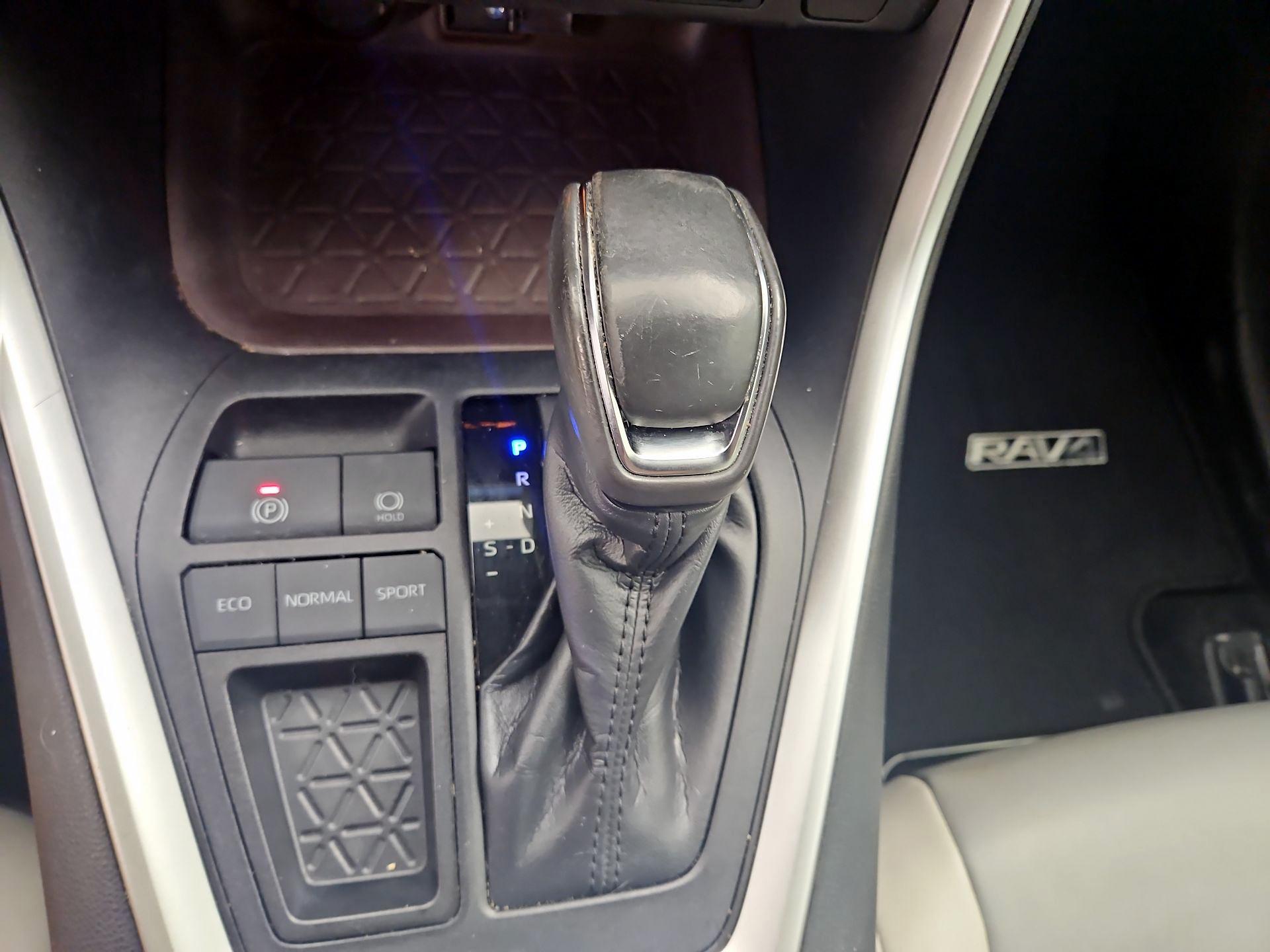 Thumbnail: 2019 Toyota RAV4 - 18