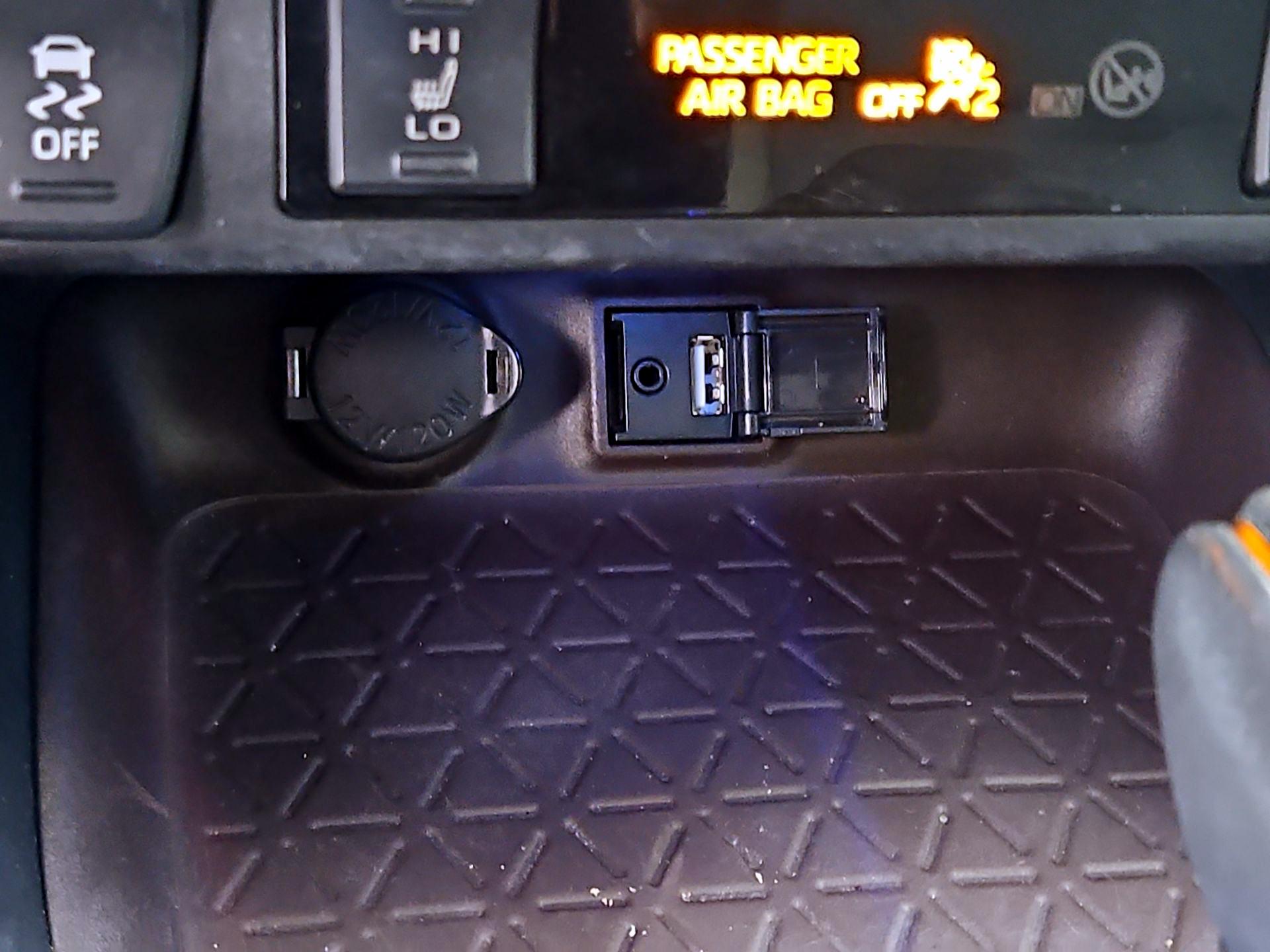 Thumbnail: 2019 Toyota RAV4 - 19