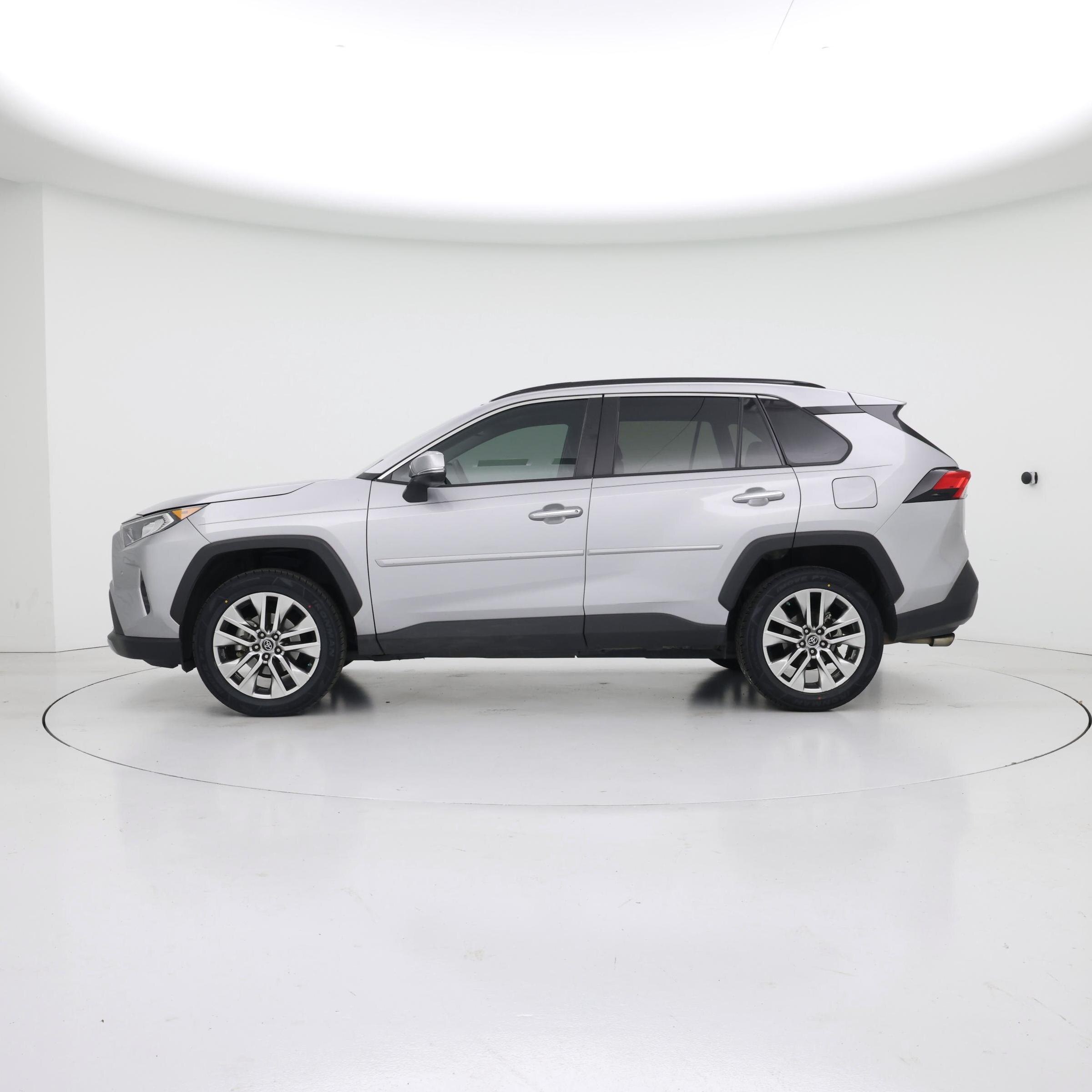 Thumbnail: 2019 Toyota RAV4 - 3