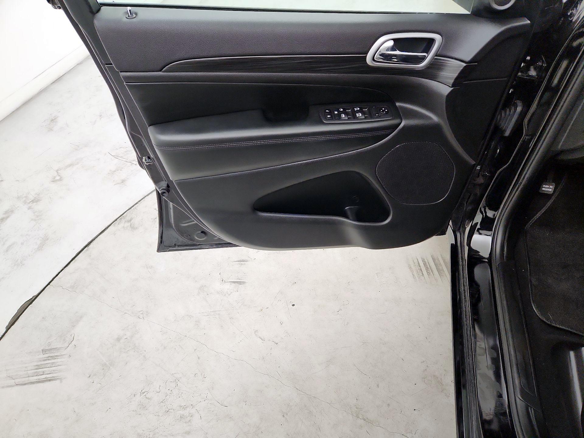 Thumbnail: 2019 Jeep Grand Cherokee - 10