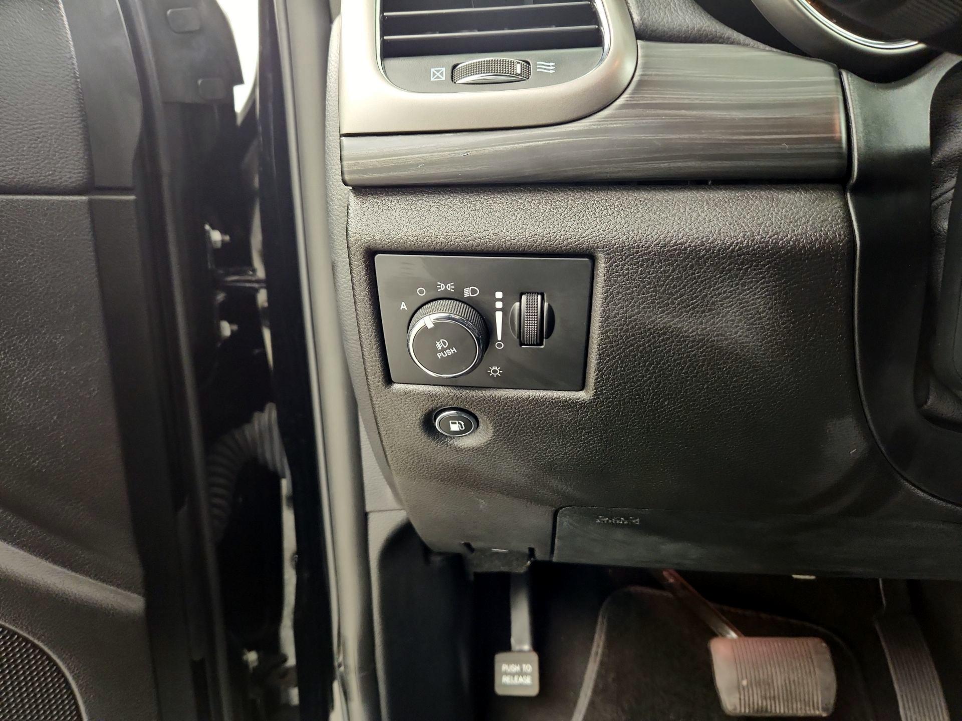 Thumbnail: 2019 Jeep Grand Cherokee - 11