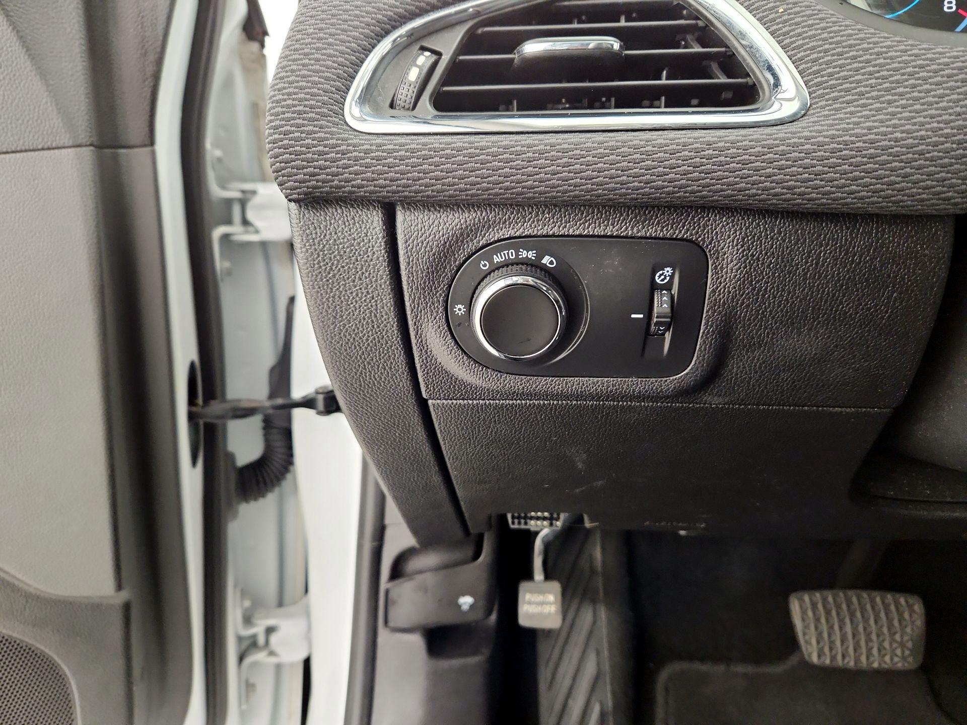 Thumbnail: 2017 Chevrolet Cruze - 13