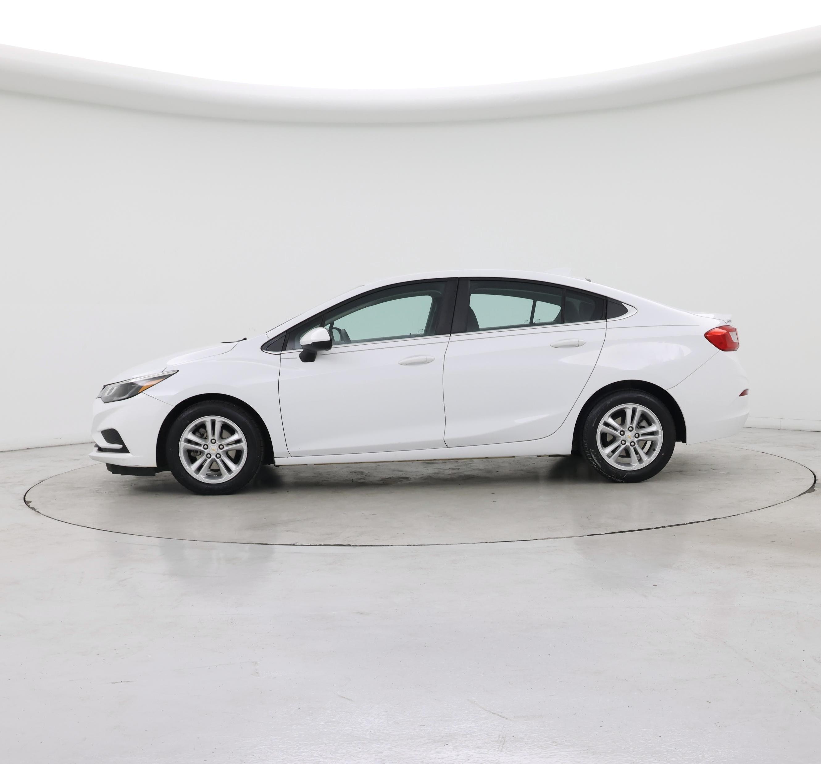 Thumbnail: 2017 Chevrolet Cruze - 3