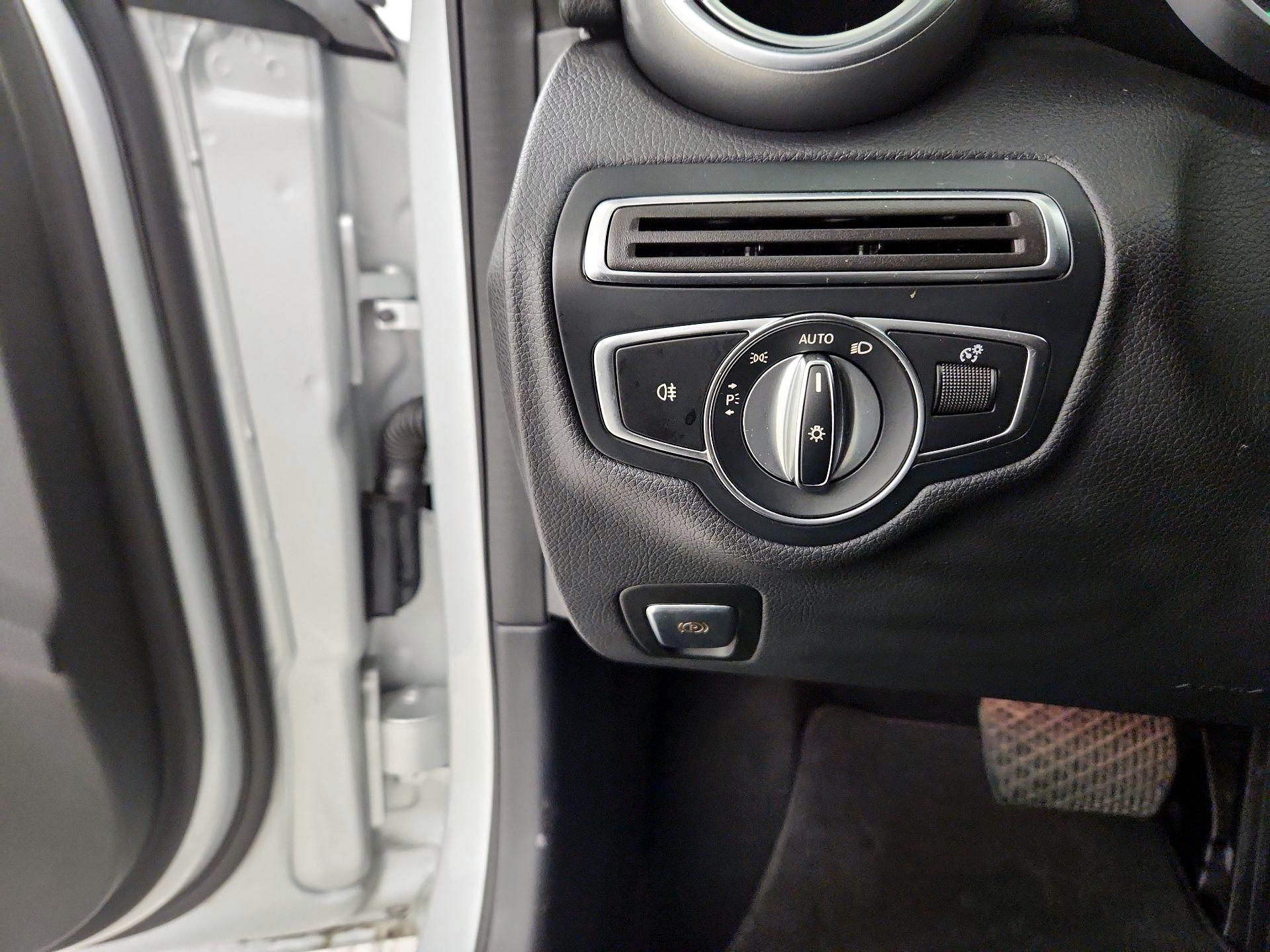 Thumbnail: 2018 Mercedes-Benz C-Class - 11