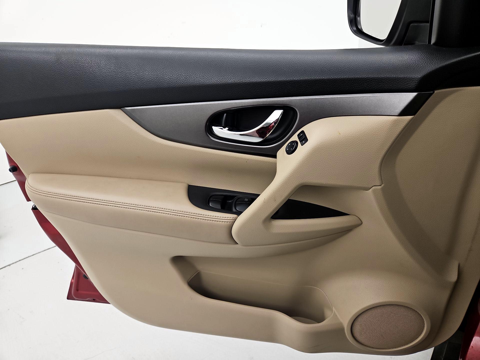 Thumbnail: 2015 Nissan Rogue - 12