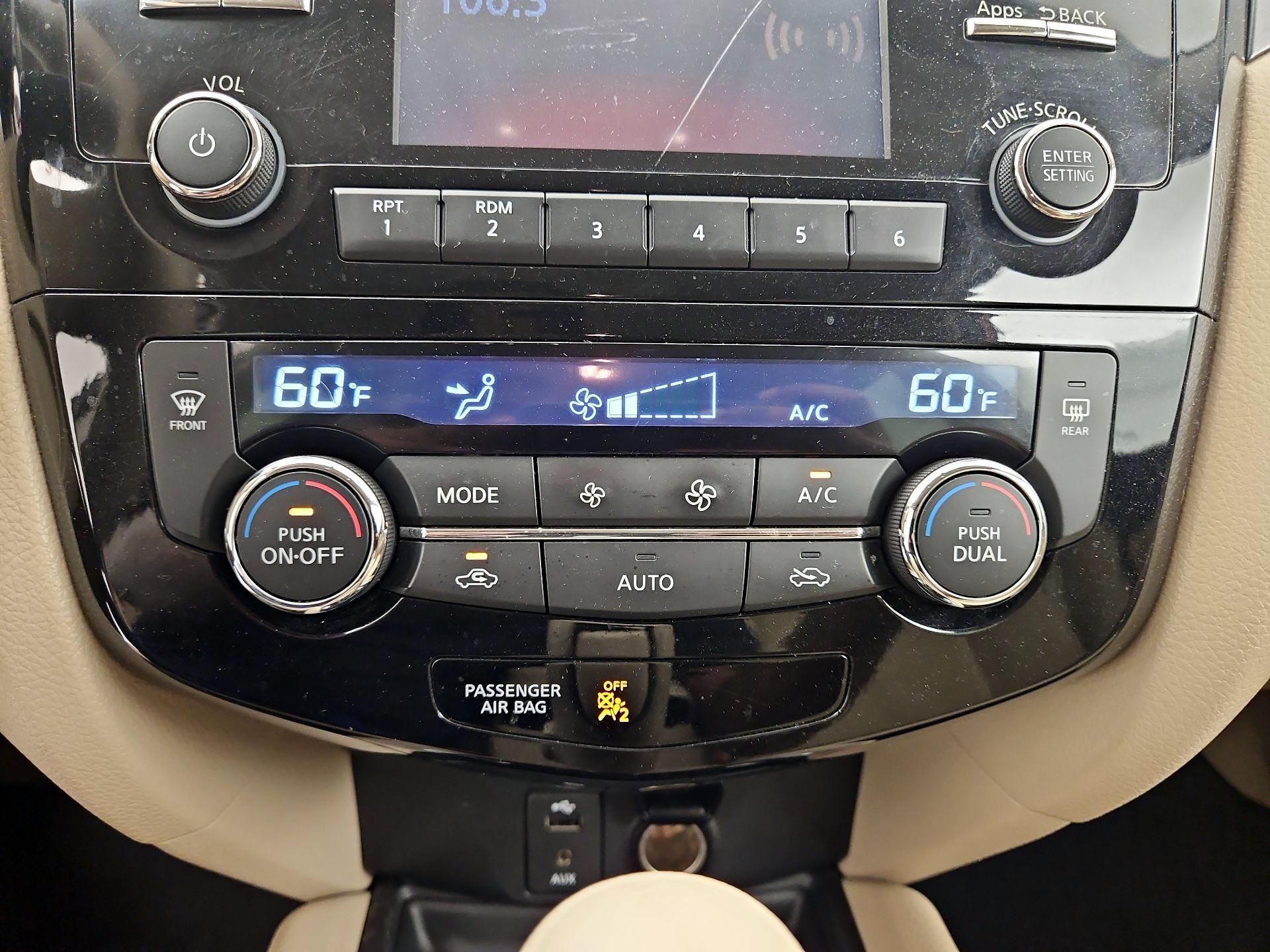 Thumbnail: 2015 Nissan Rogue - 16