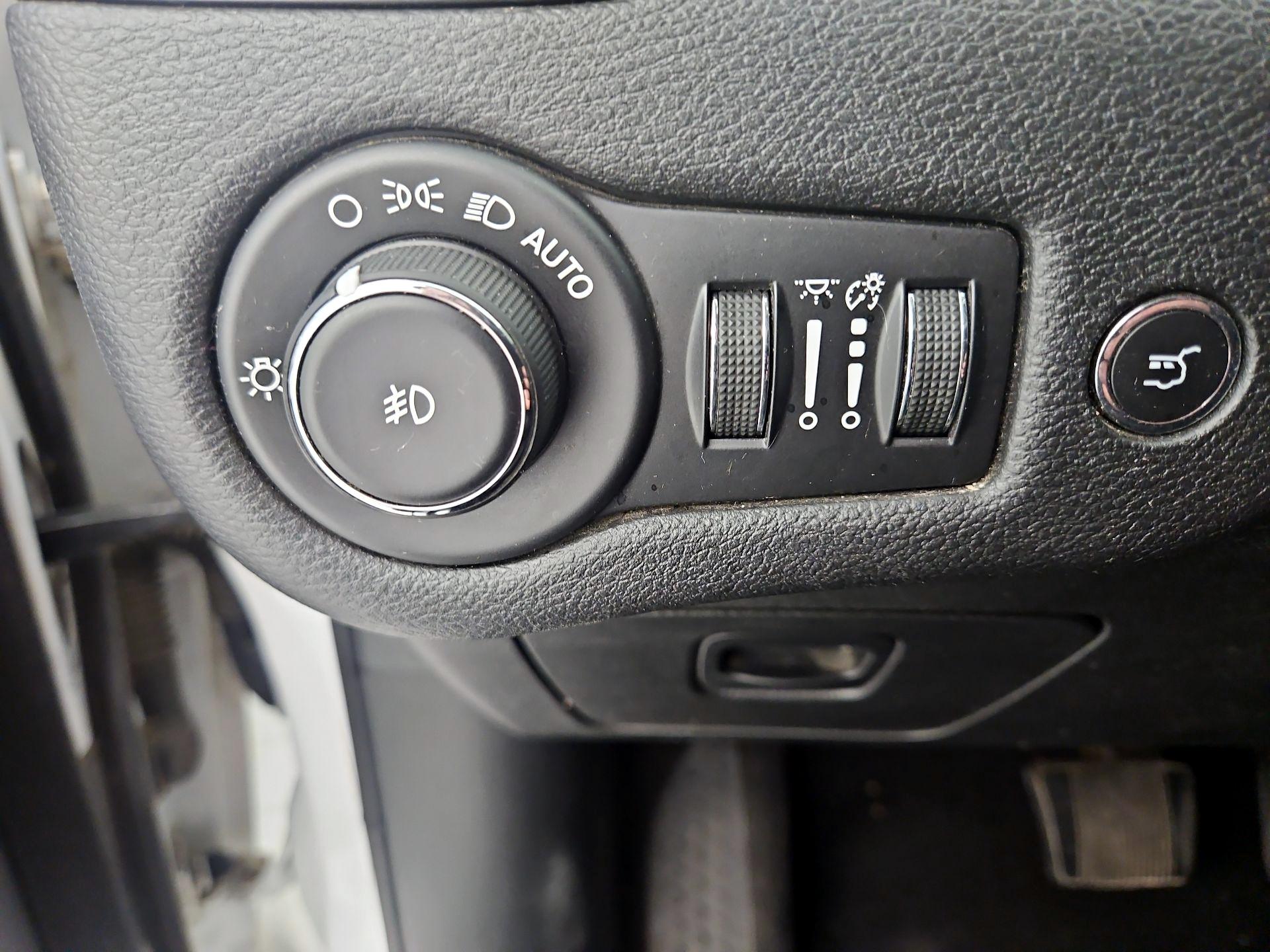 Thumbnail: 2020 Jeep Cherokee - 13