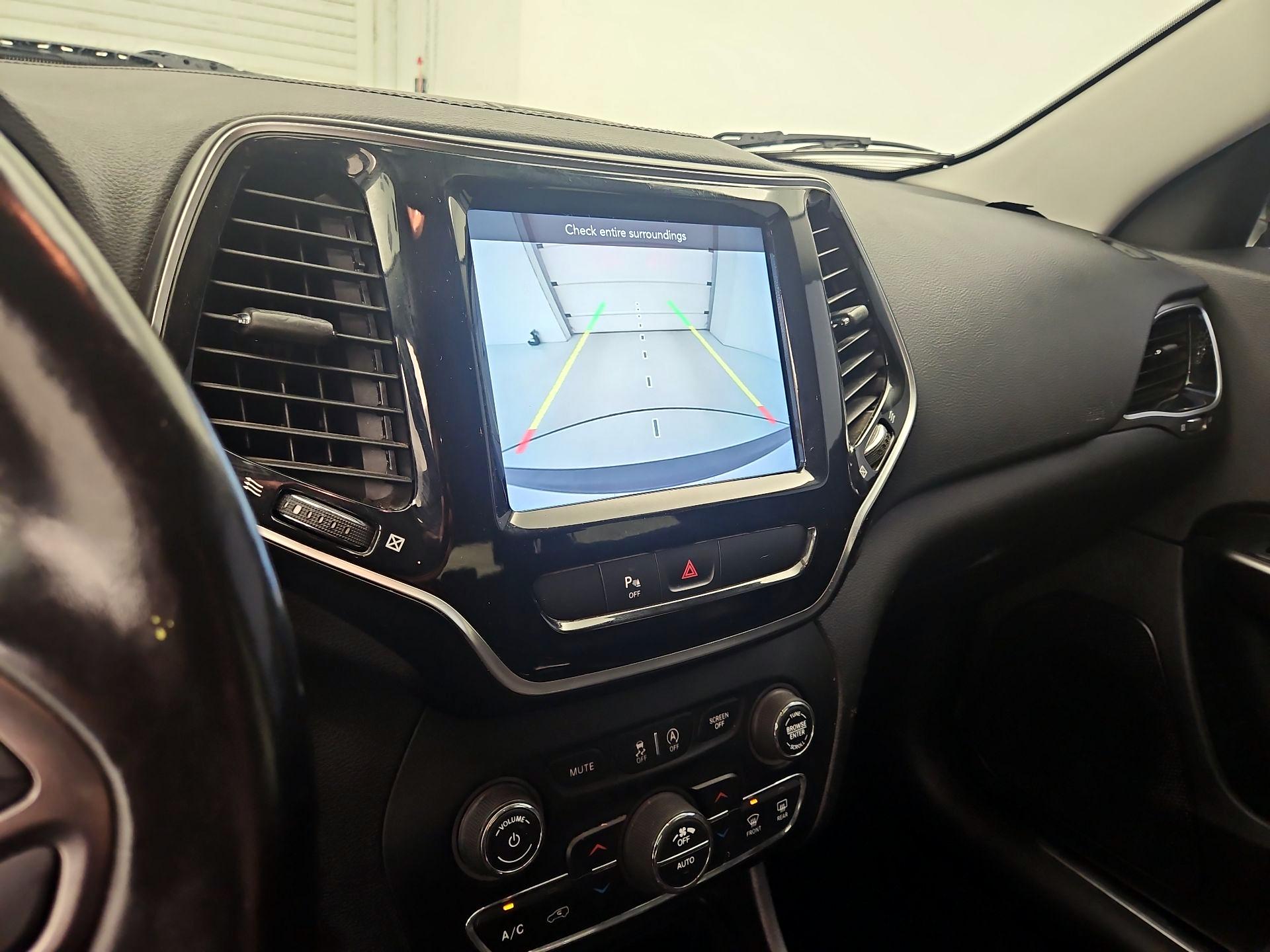 Thumbnail: 2020 Jeep Cherokee - 14