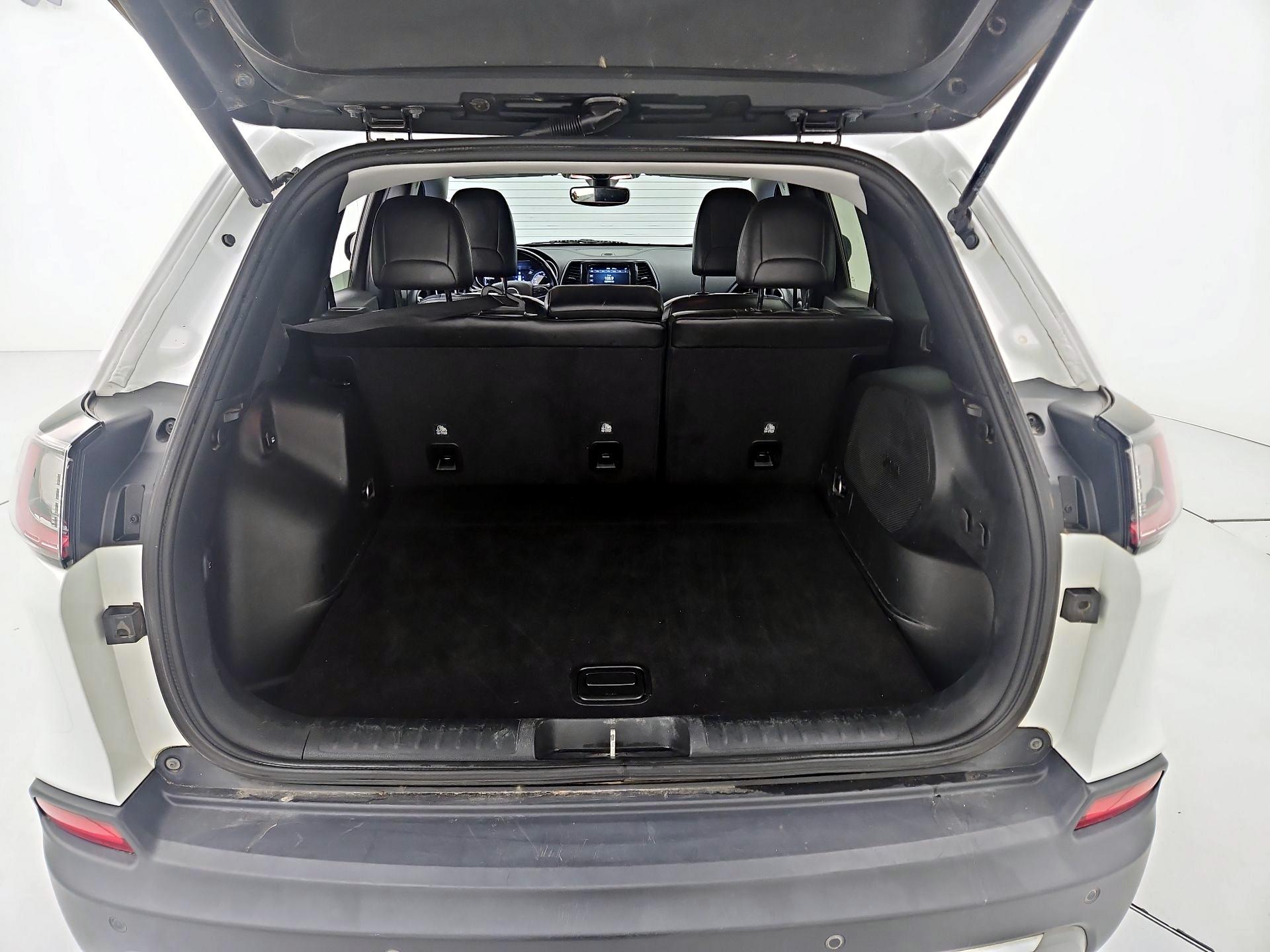 Thumbnail: 2020 Jeep Cherokee - 20