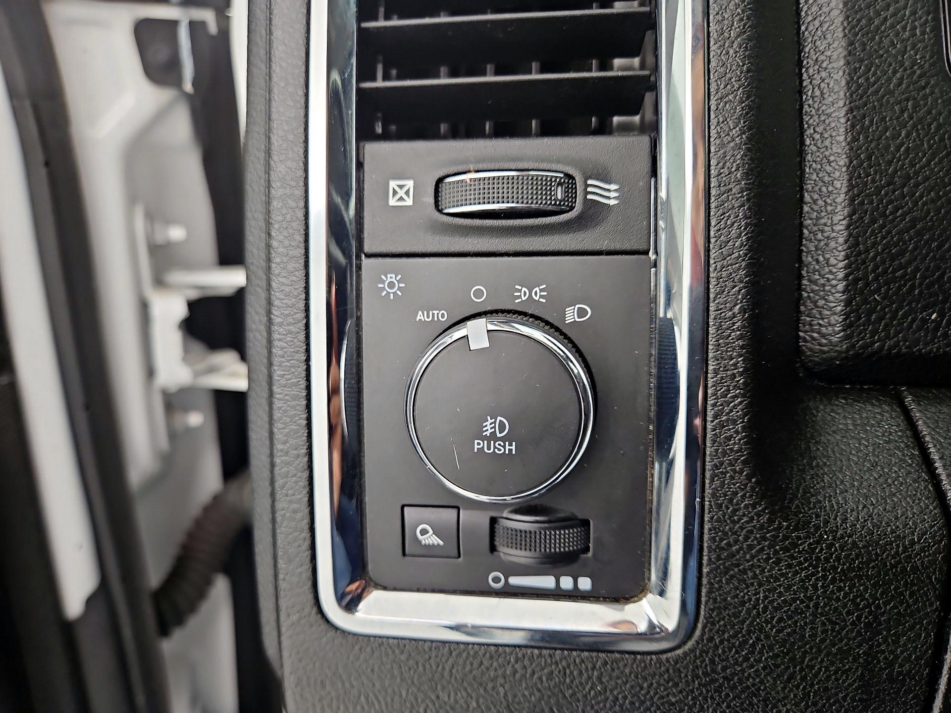 Thumbnail: 2019 RAM 1500 Classic - 13