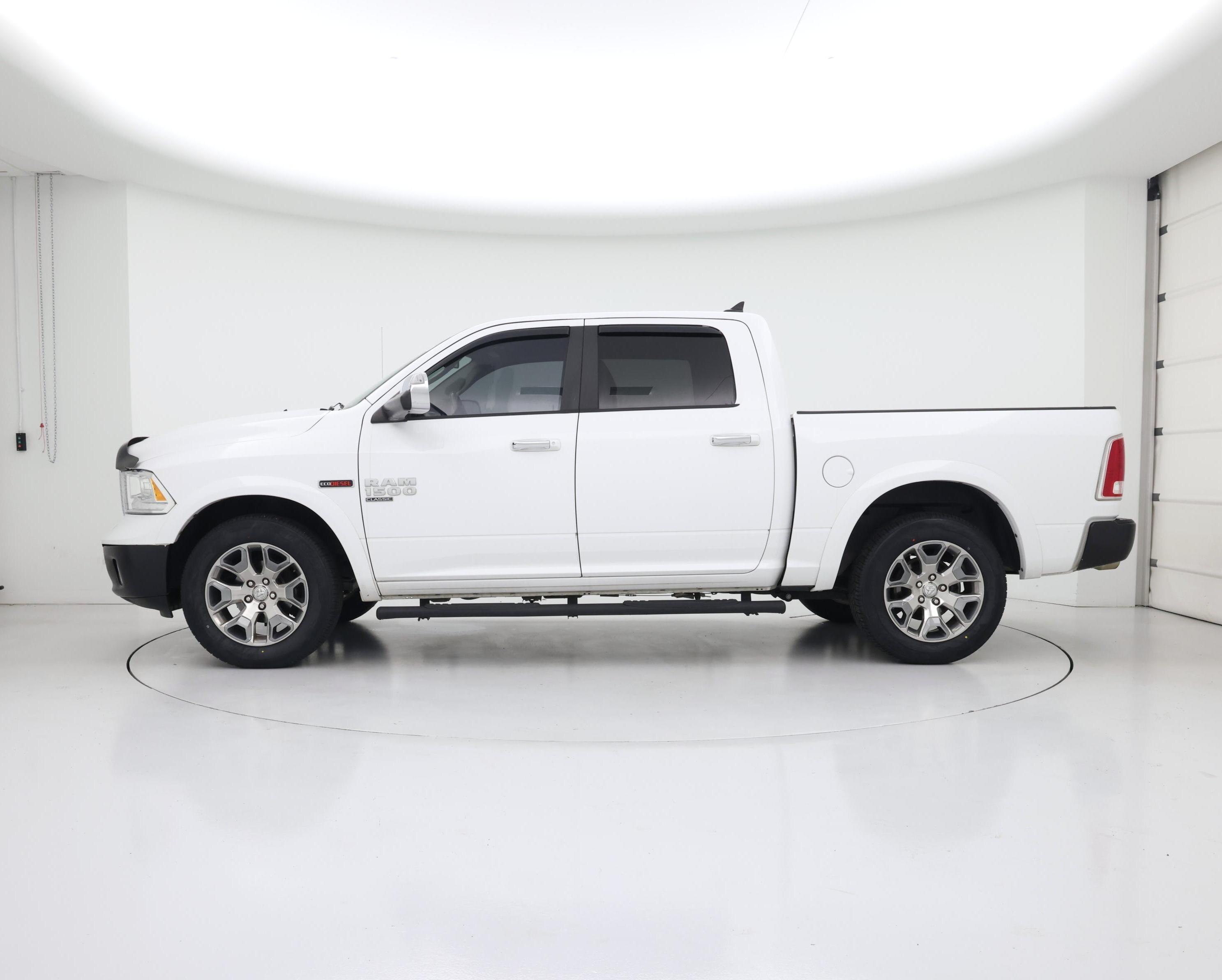Thumbnail: 2019 RAM 1500 Classic - 3
