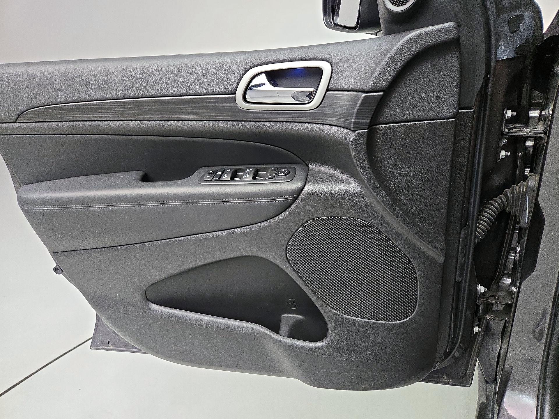 Thumbnail: 2021 Jeep Grand Cherokee - 12