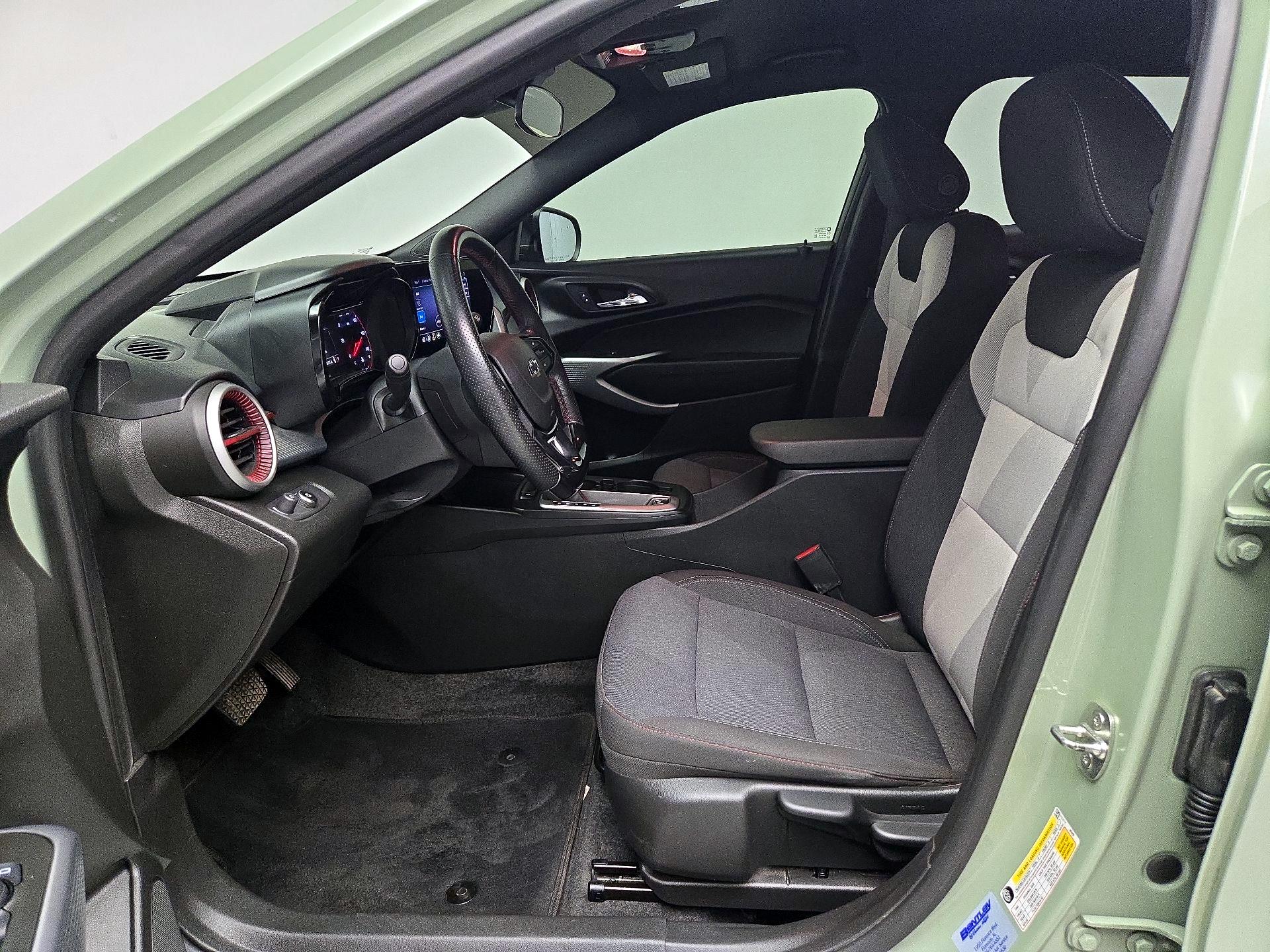 Thumbnail: 2024 Chevrolet Trax - 11