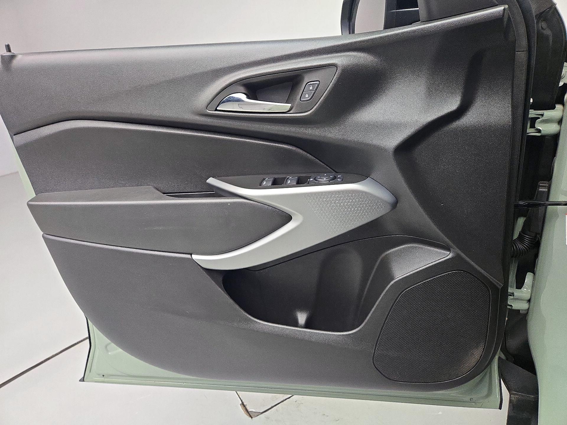 Thumbnail: 2024 Chevrolet Trax - 12