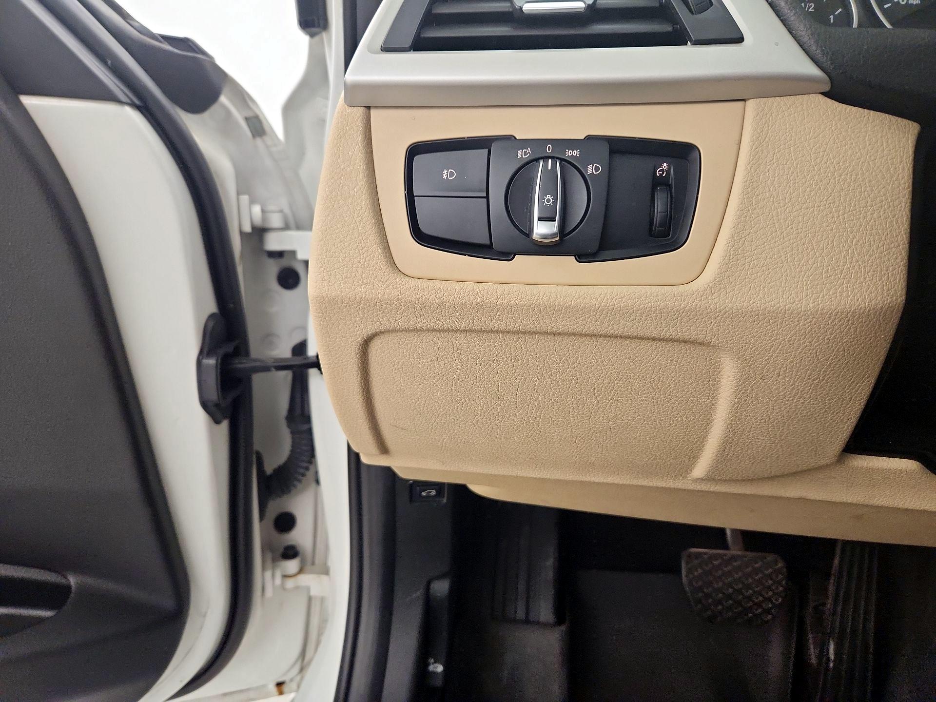 Thumbnail: 2017 BMW 3 Series - 13