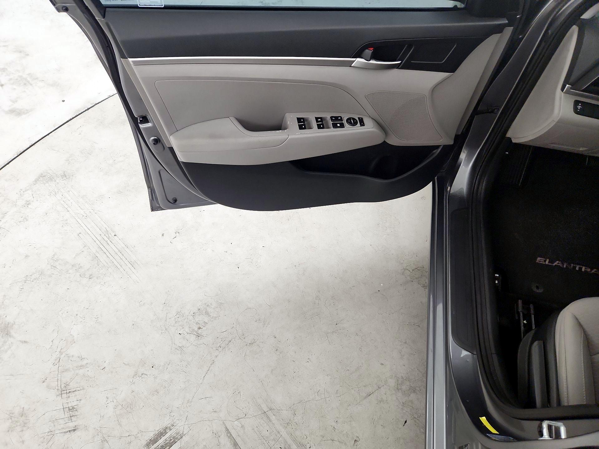 Thumbnail: 2019 Hyundai Elantra - 12