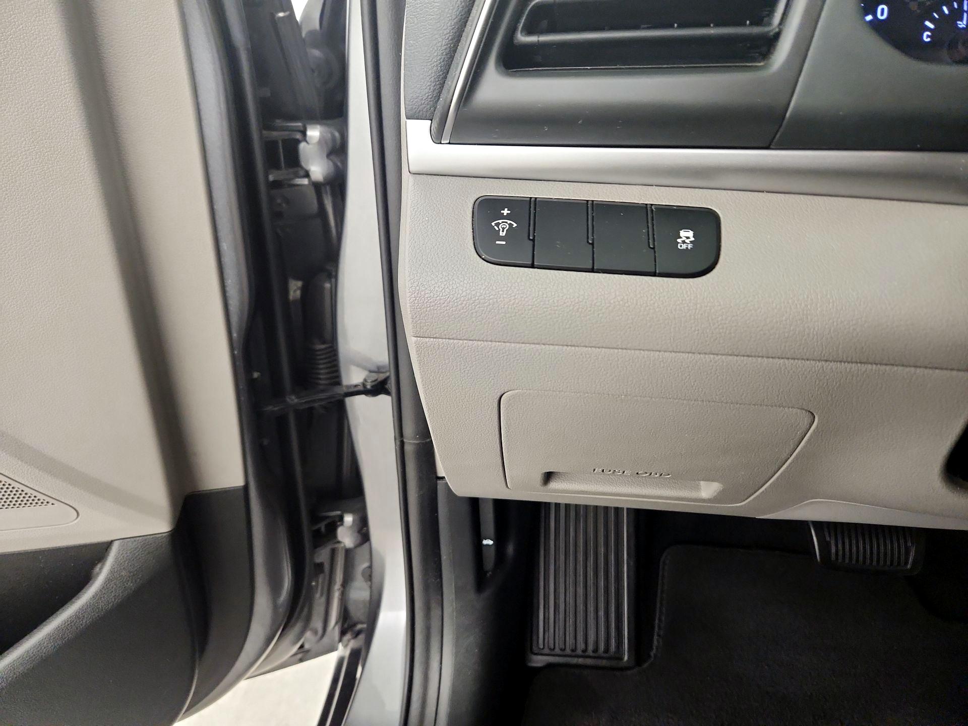 Thumbnail: 2019 Hyundai Elantra - 13