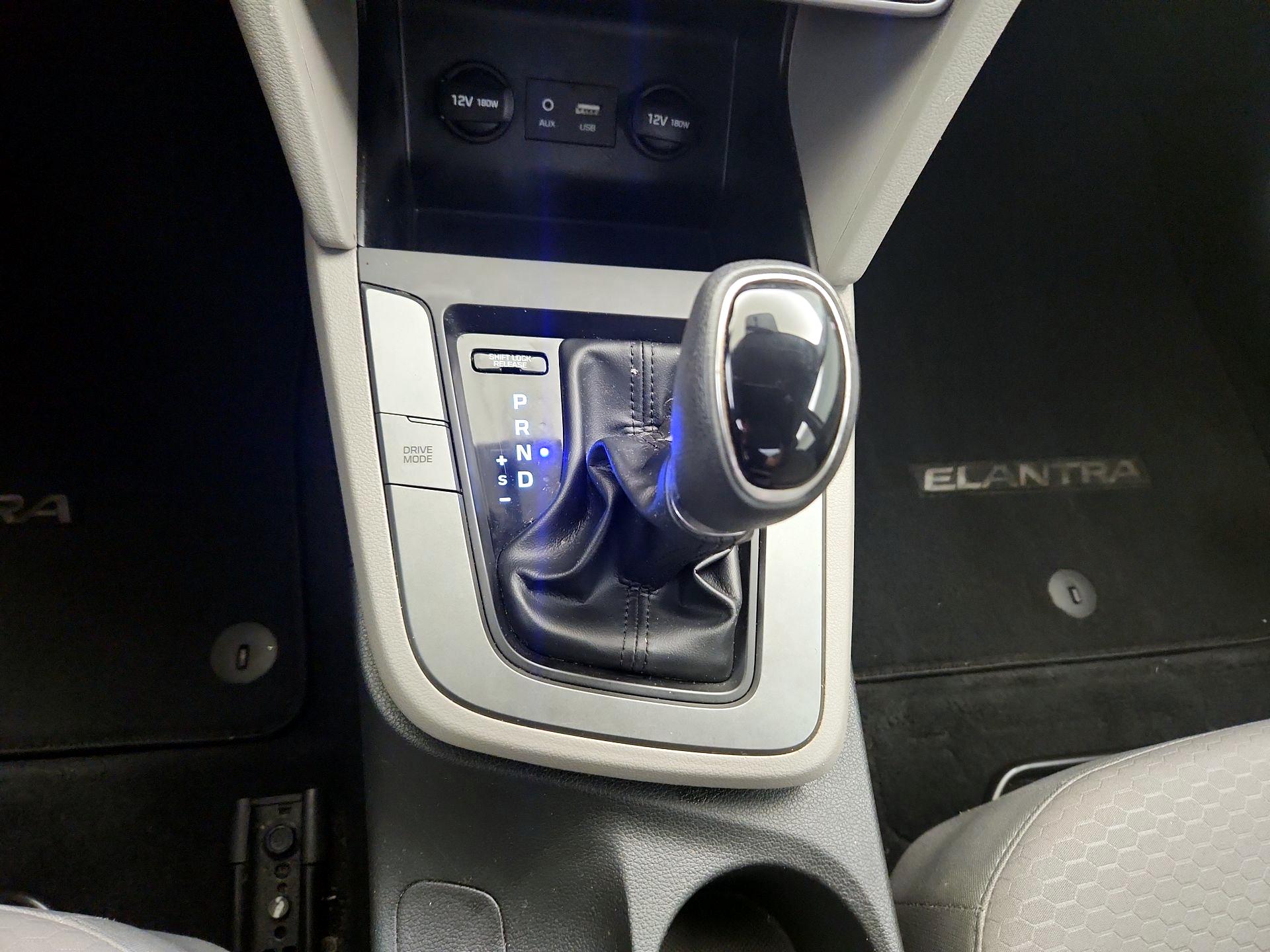 Thumbnail: 2019 Hyundai Elantra - 17