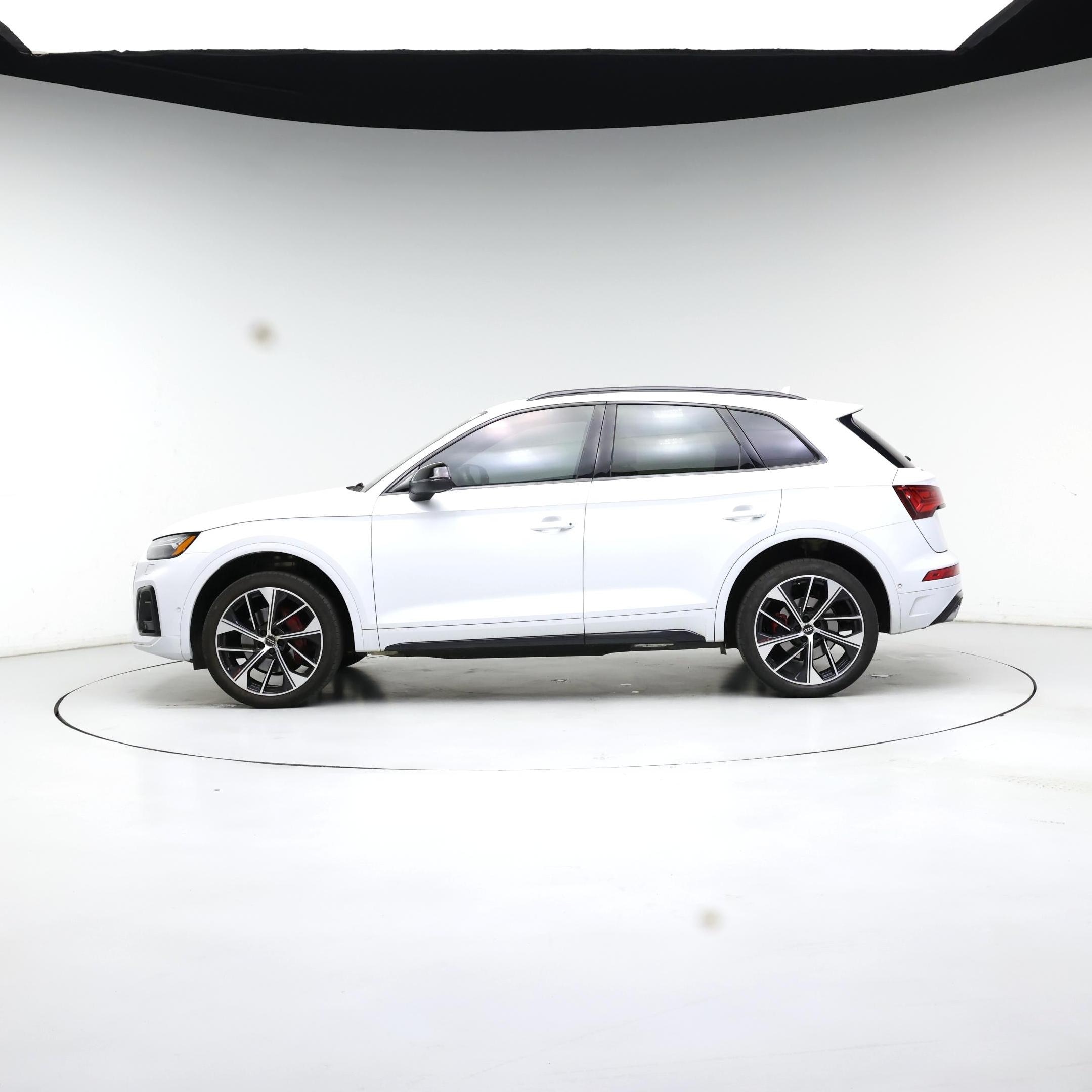 Thumbnail: 2021 Audi SQ5 - 3