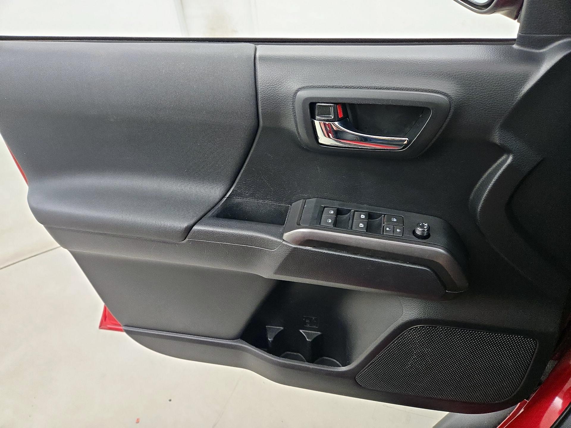 Thumbnail: 2020 Toyota Tacoma - 12