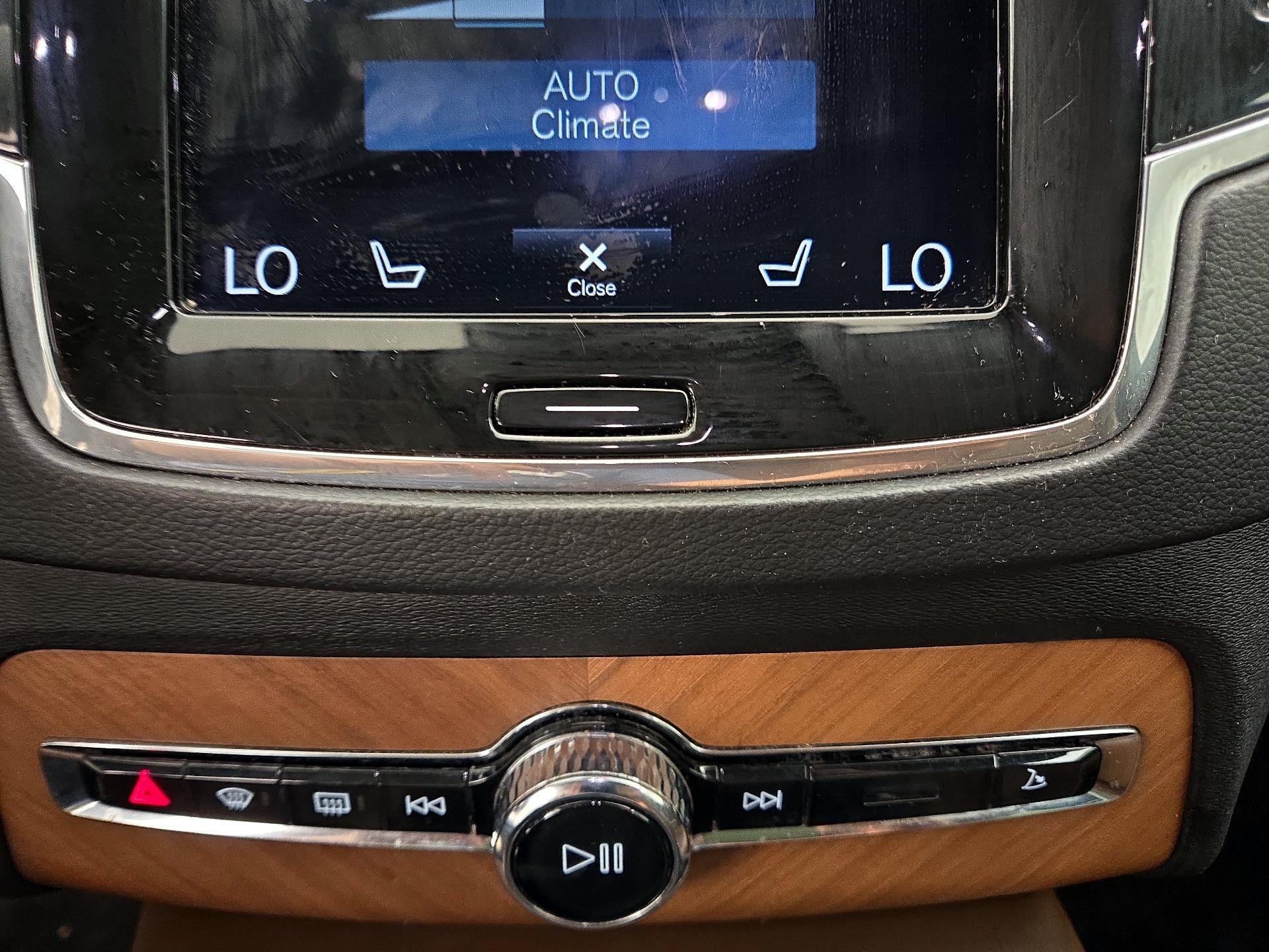 Thumbnail: 2019 Volvo XC90 - 17