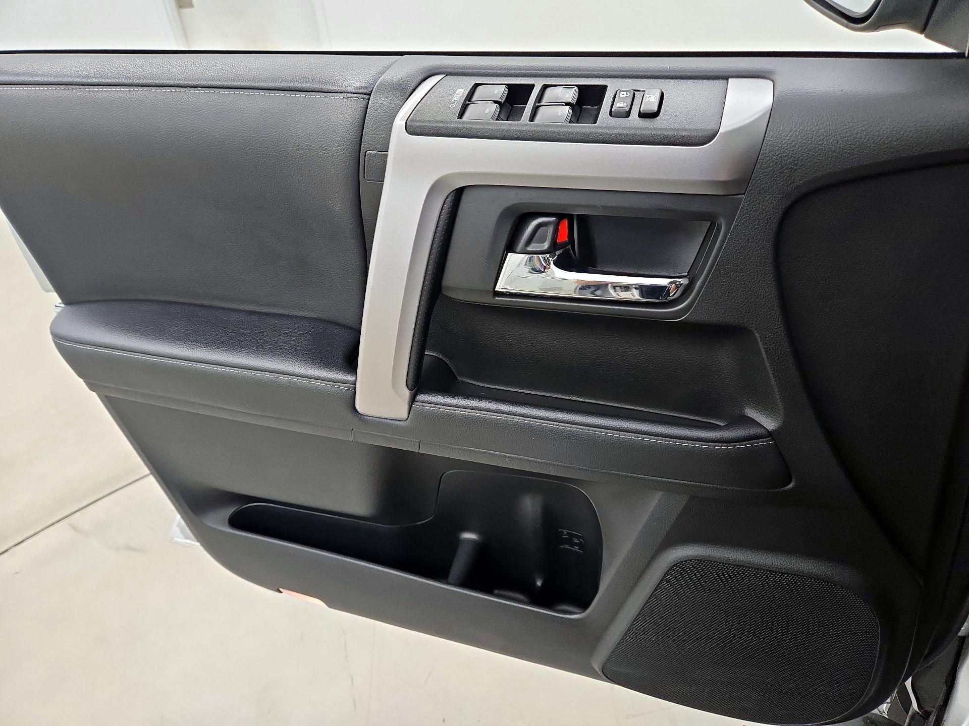 Thumbnail: 2020 Toyota 4Runner - 12