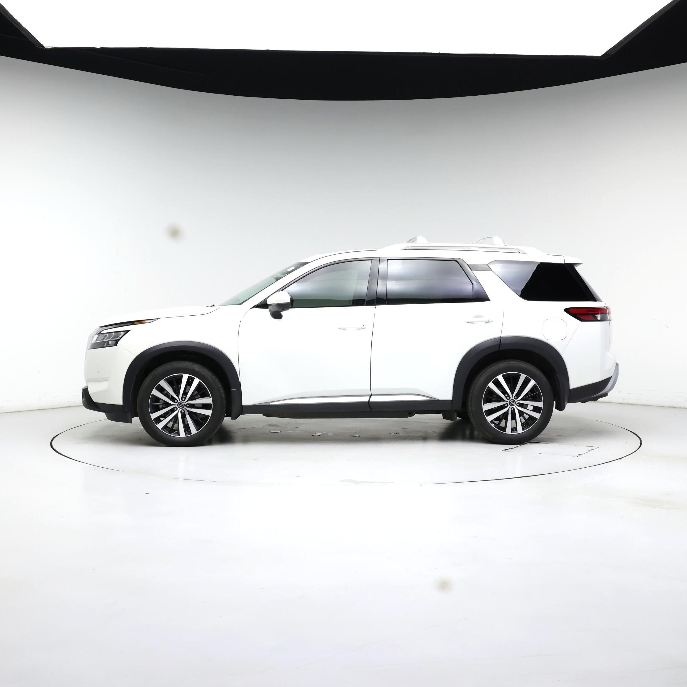 Thumbnail: 2023 Nissan Pathfinder - 3