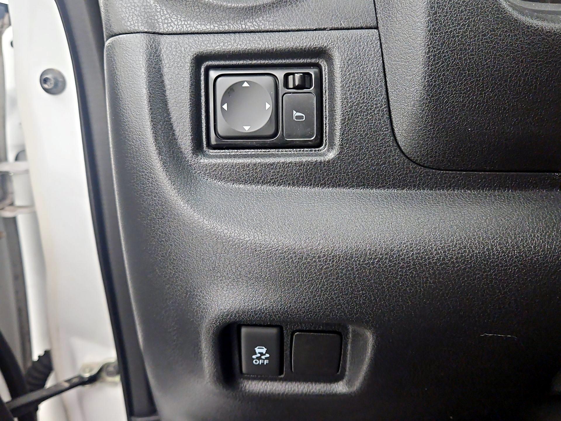 Thumbnail: 2015 Nissan Versa Note - 13