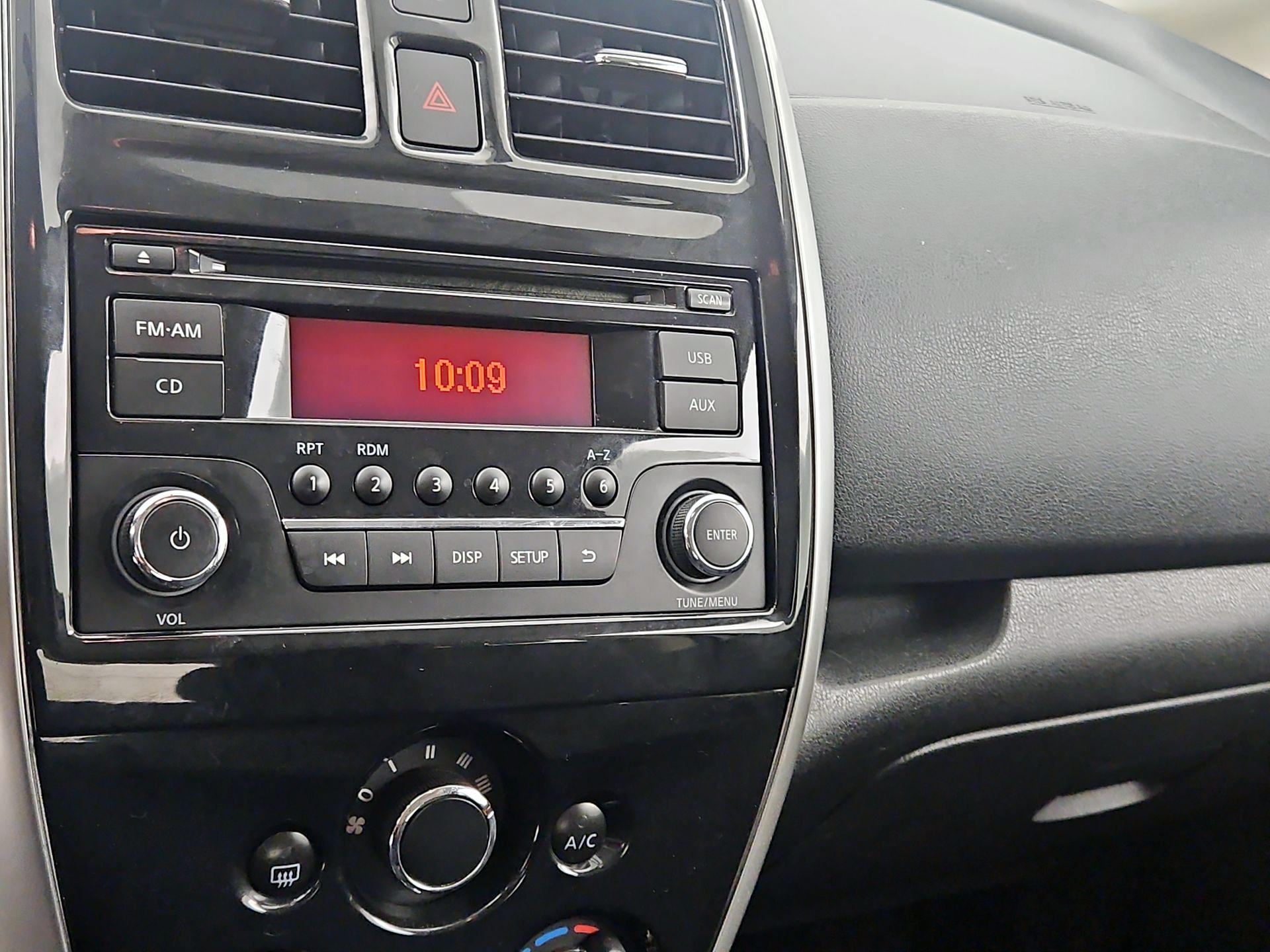 Thumbnail: 2015 Nissan Versa Note - 14