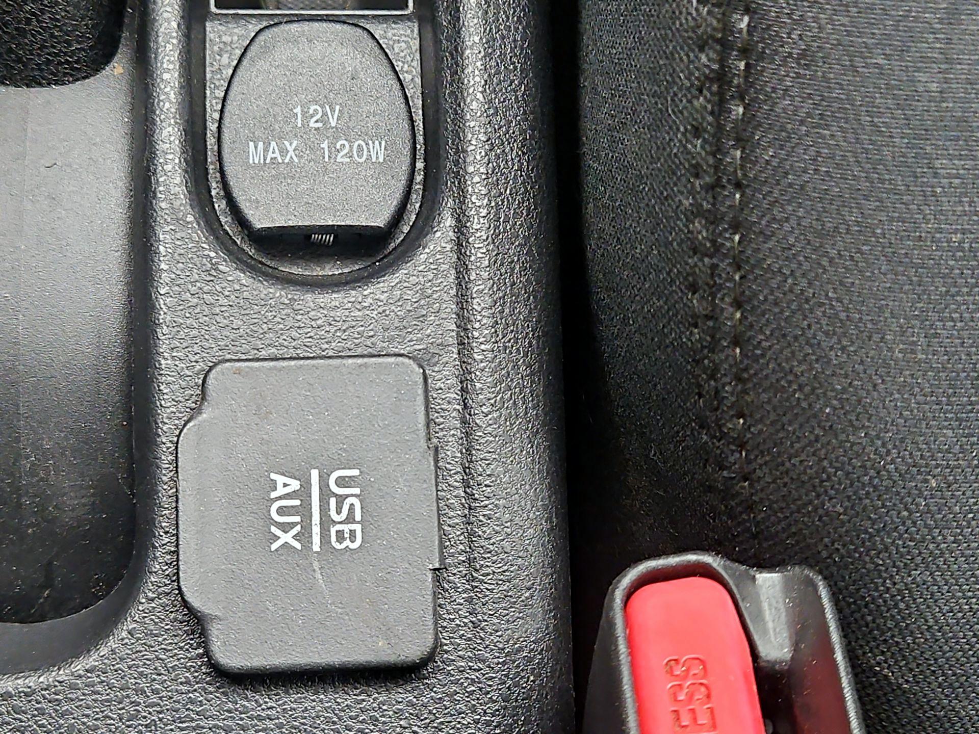 Thumbnail: 2015 Nissan Versa Note - 17