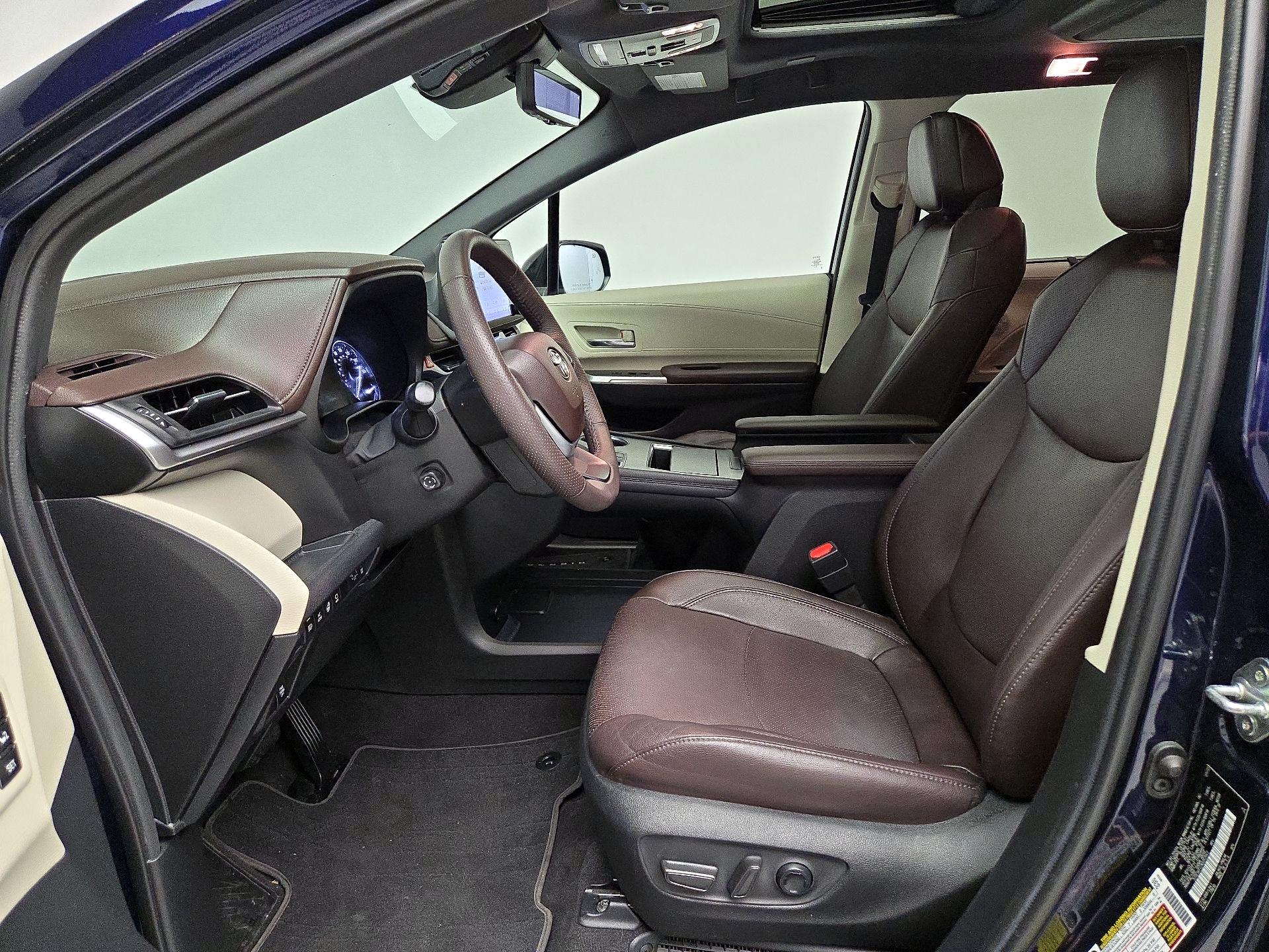 Thumbnail: 2022 Toyota Sienna - 11