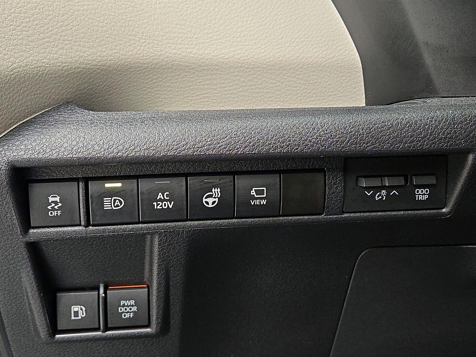 Thumbnail: 2022 Toyota Sienna - 13