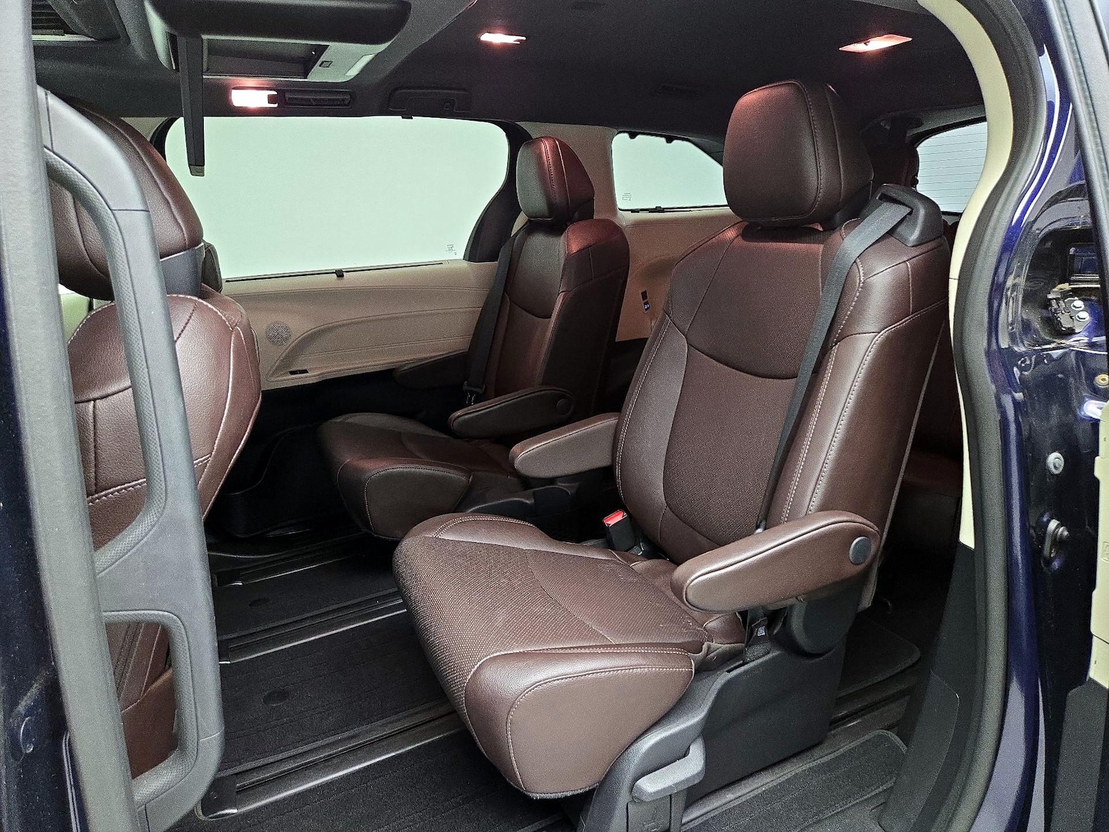 2022 Toyota Sienna Platinum - Photo 22
