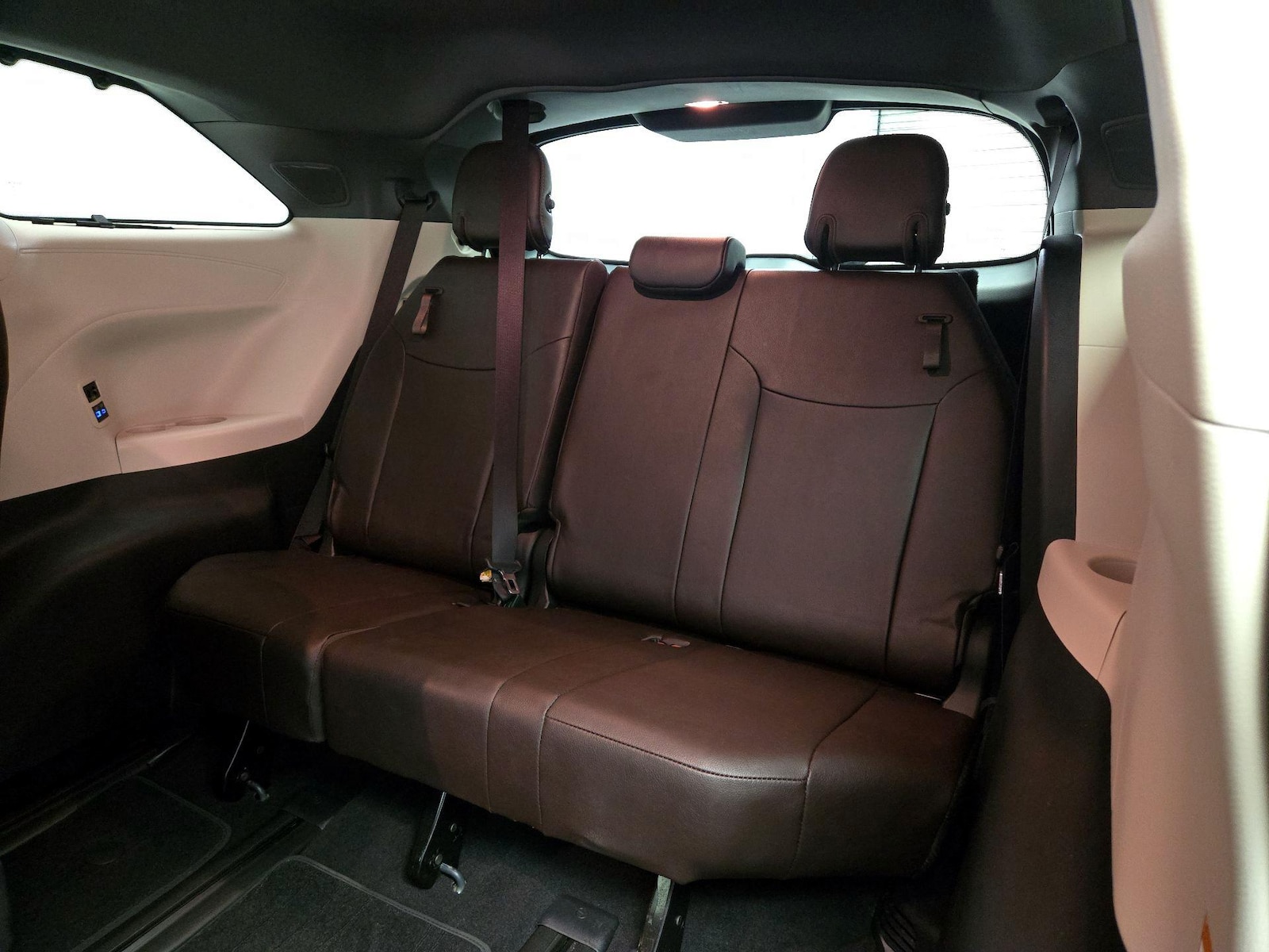 2022 Toyota Sienna Platinum - Photo 23