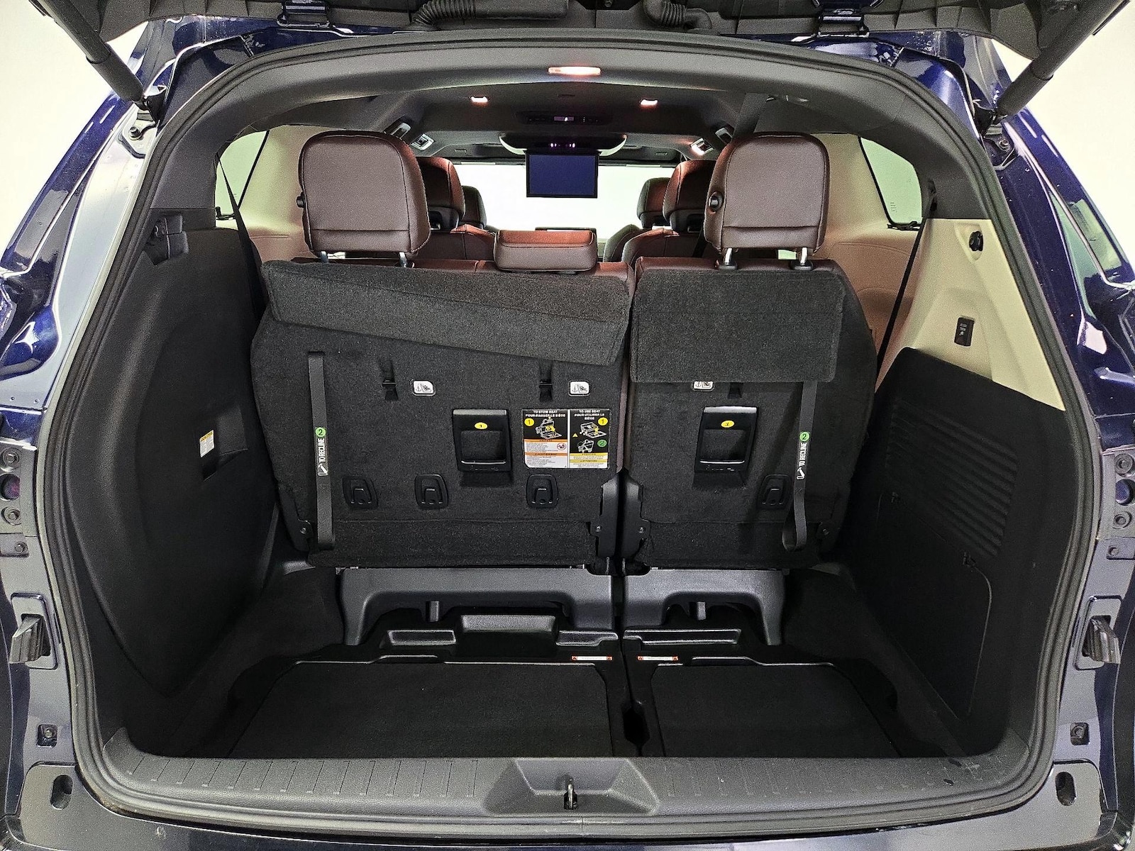 2022 Toyota Sienna Platinum - Photo 24