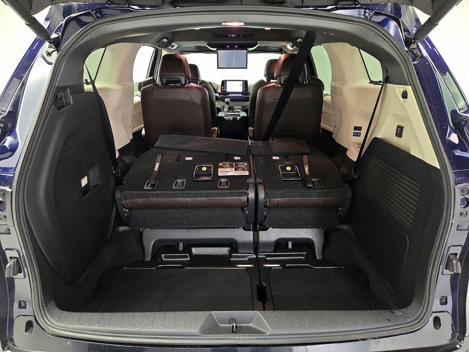 2022 Toyota Sienna Platinum - Photo 25