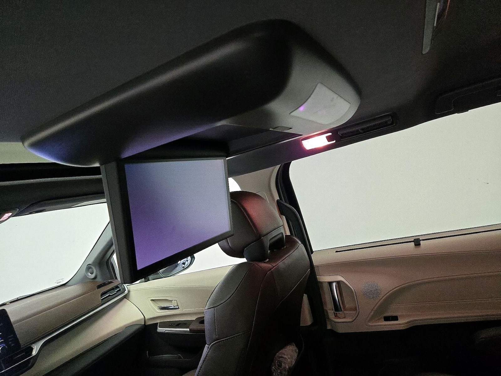 2022 Toyota Sienna Platinum - Photo 27