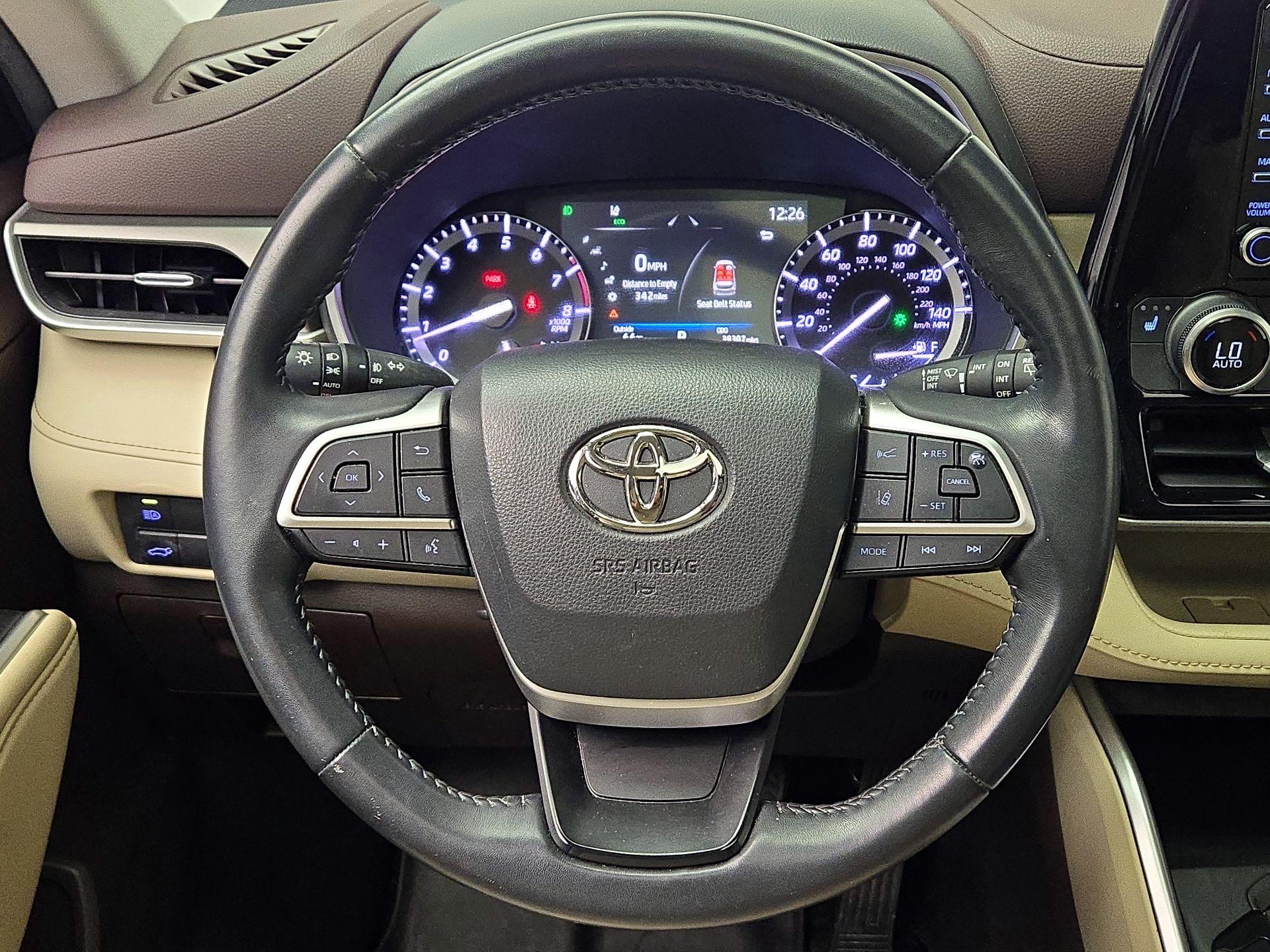 Thumbnail: 2022 Toyota Highlander - 10