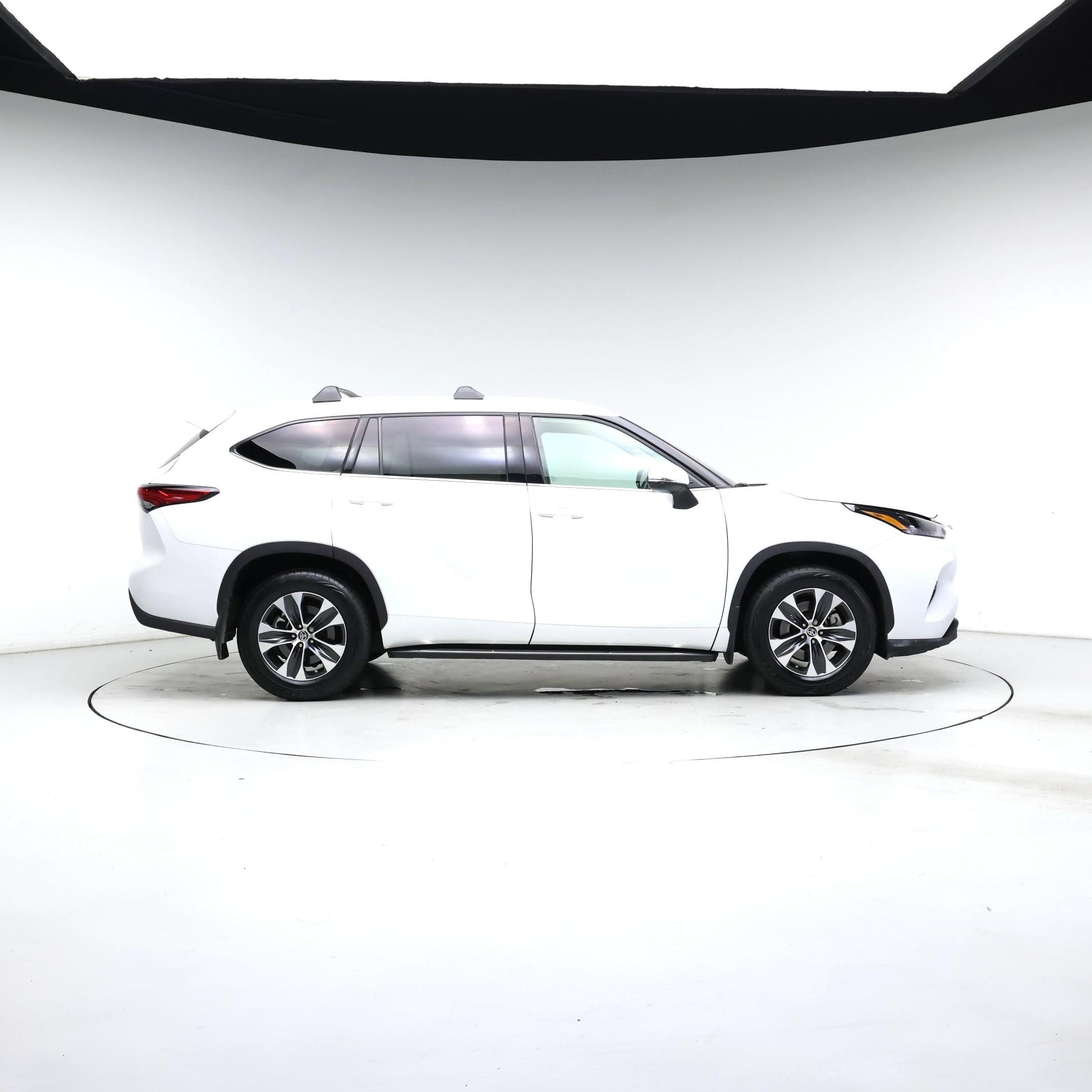 Thumbnail: 2022 Toyota Highlander - 7