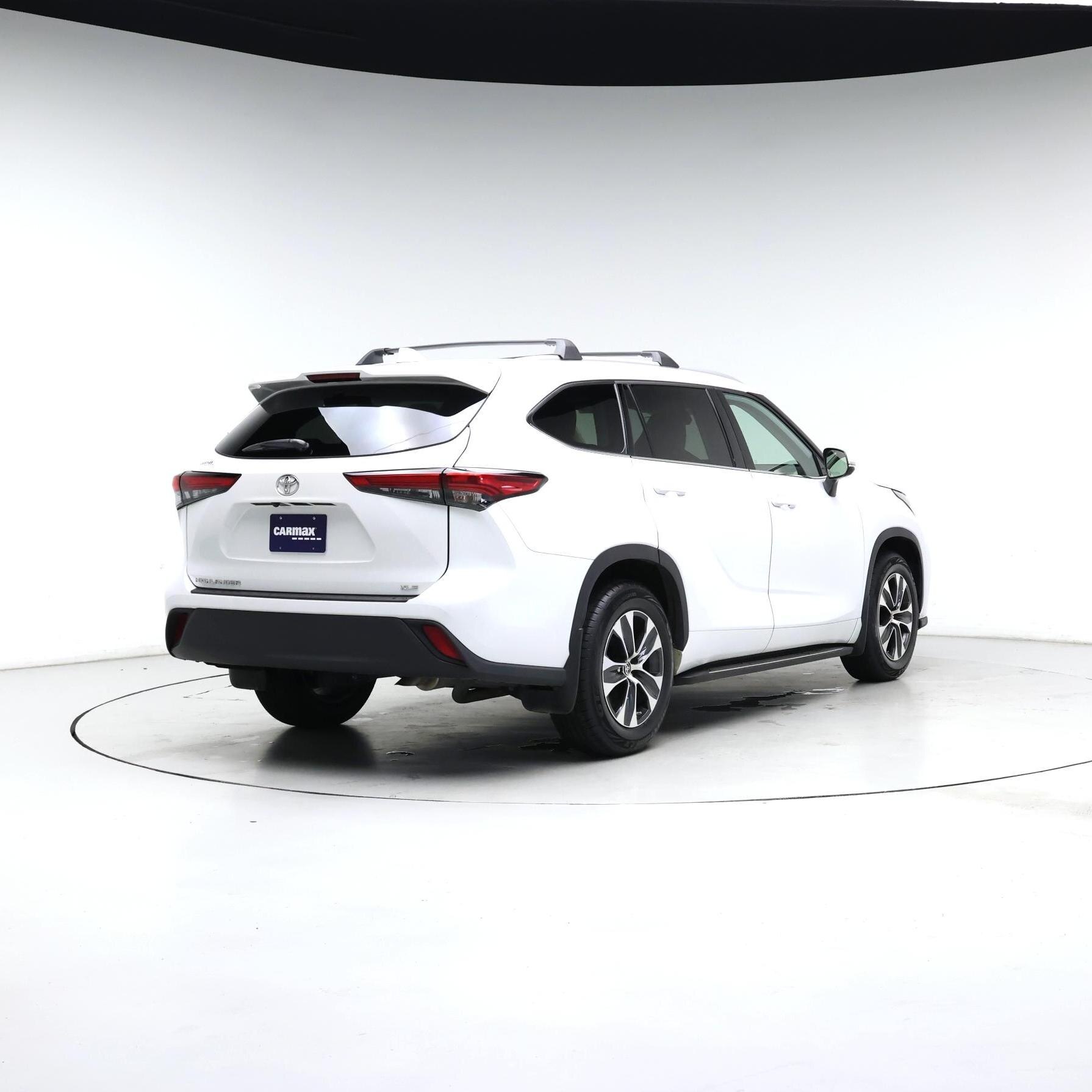 Thumbnail: 2022 Toyota Highlander - 8