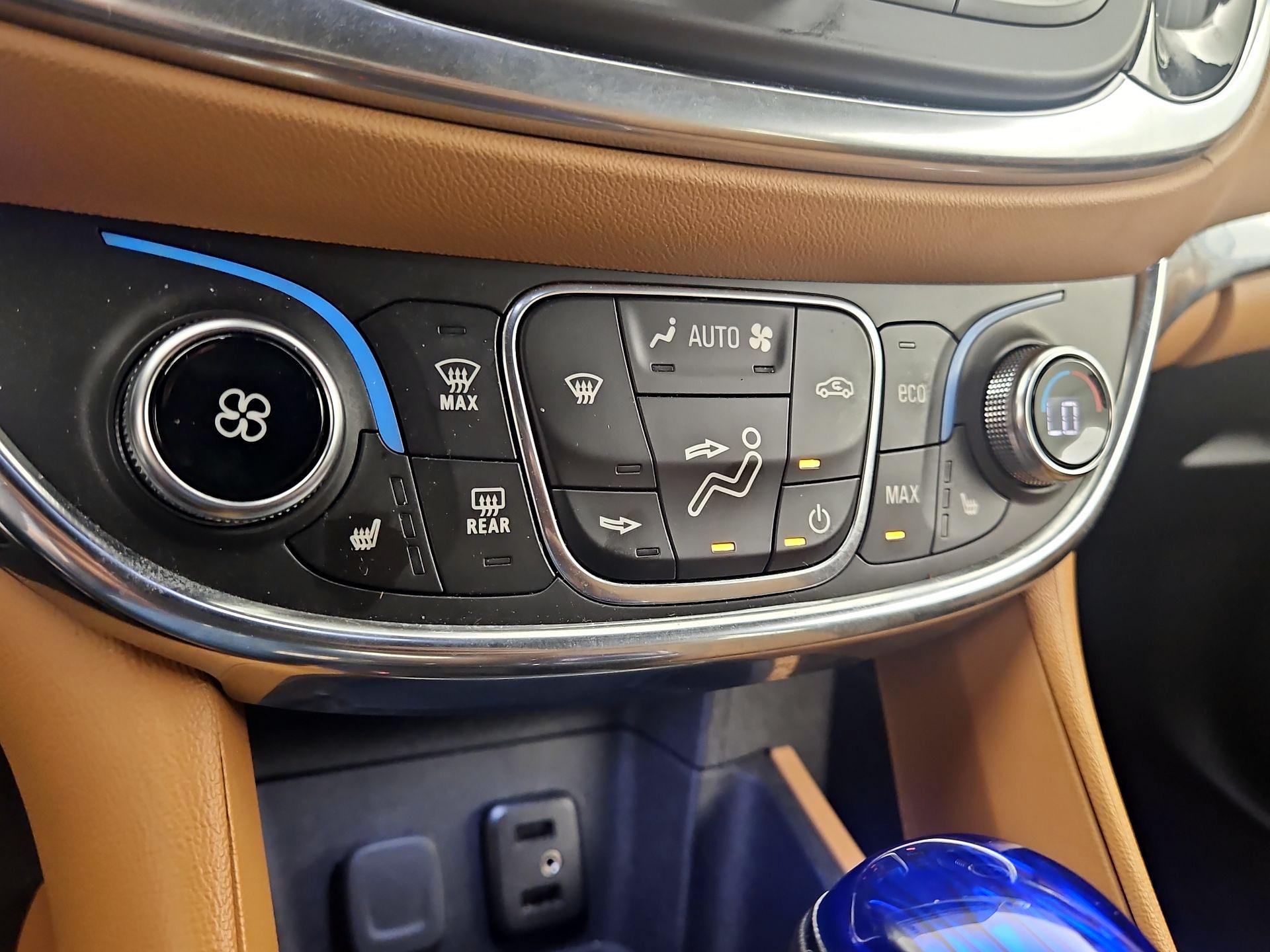 Thumbnail: 2018 Chevrolet Volt - 16