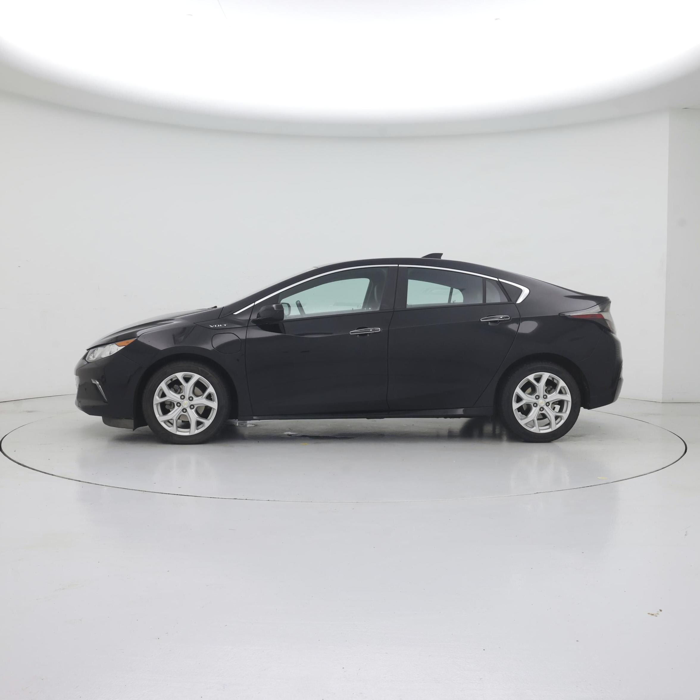 Thumbnail: 2018 Chevrolet Volt - 3