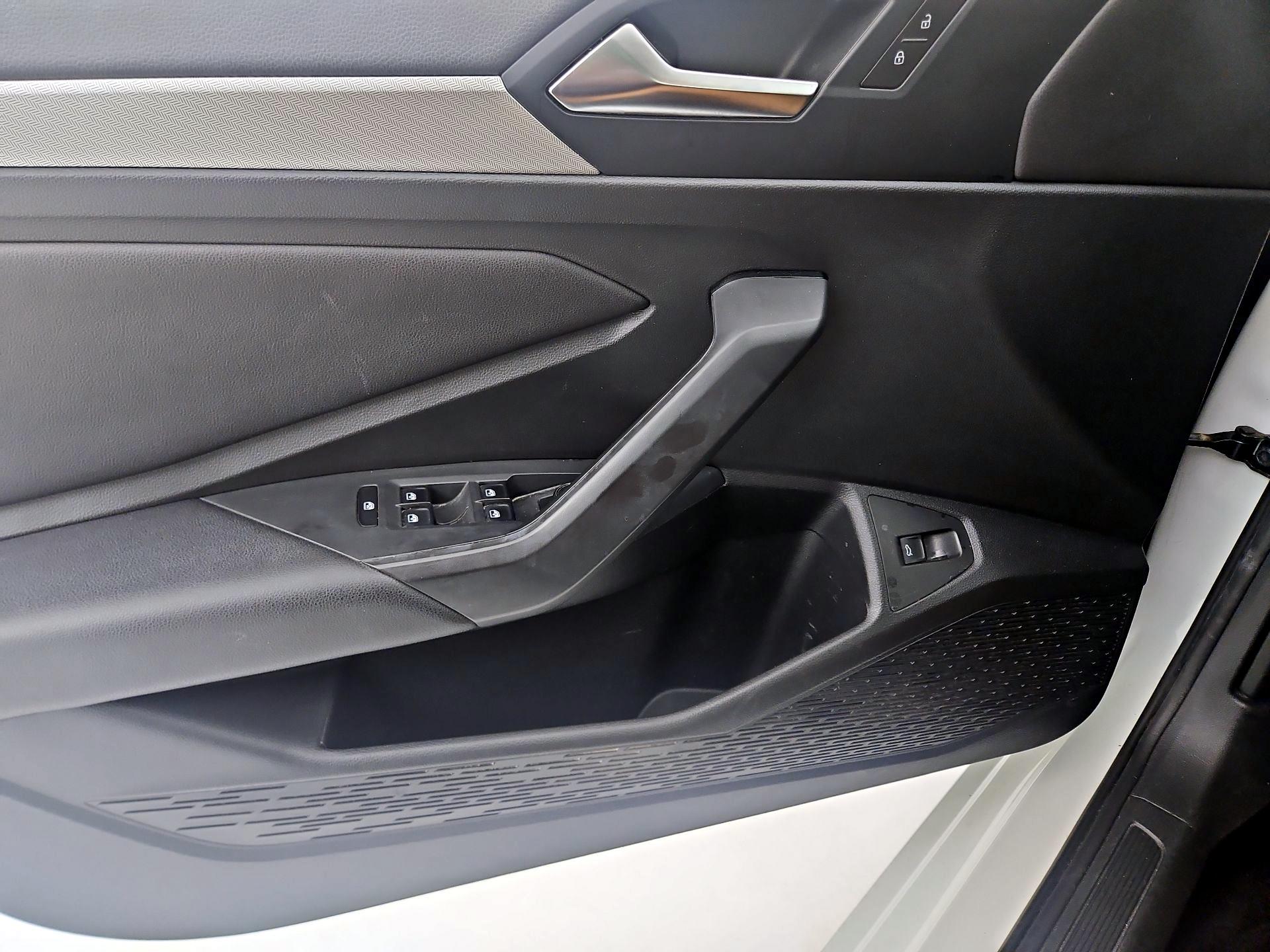 Thumbnail: 2019 Volkswagen Jetta - 12