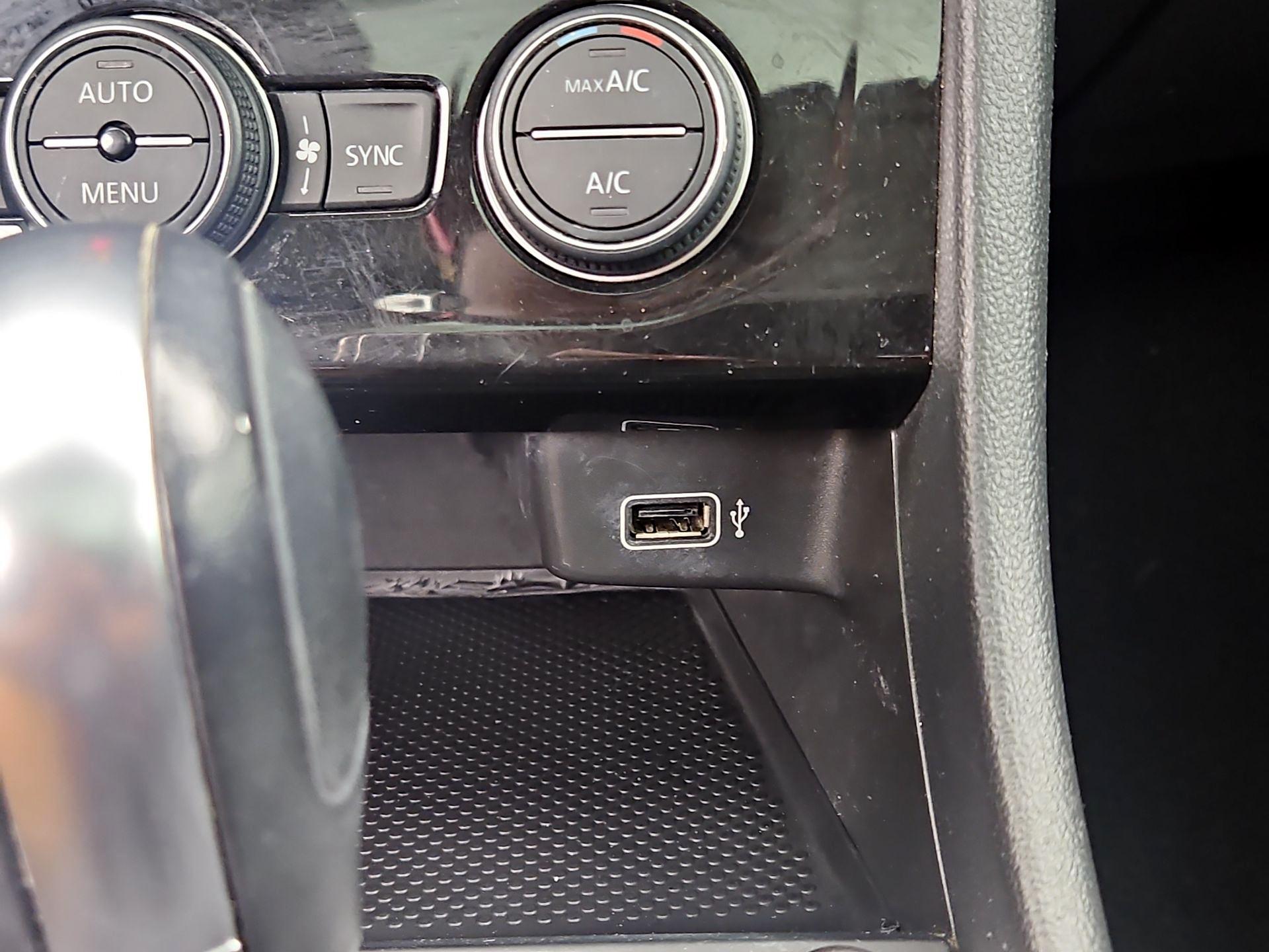 Thumbnail: 2019 Volkswagen Jetta - 18