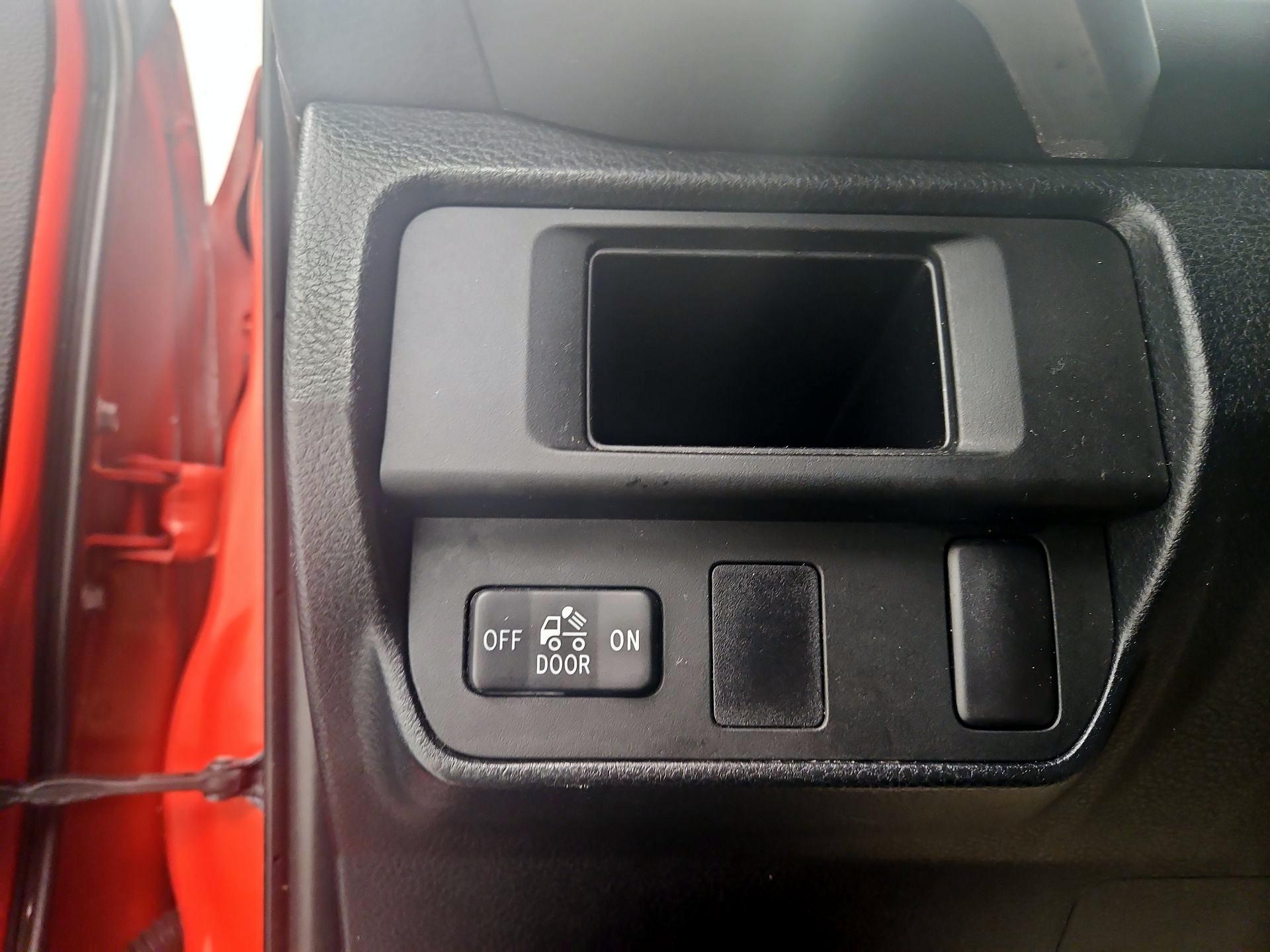 Thumbnail: 2016 Toyota Tacoma - 13