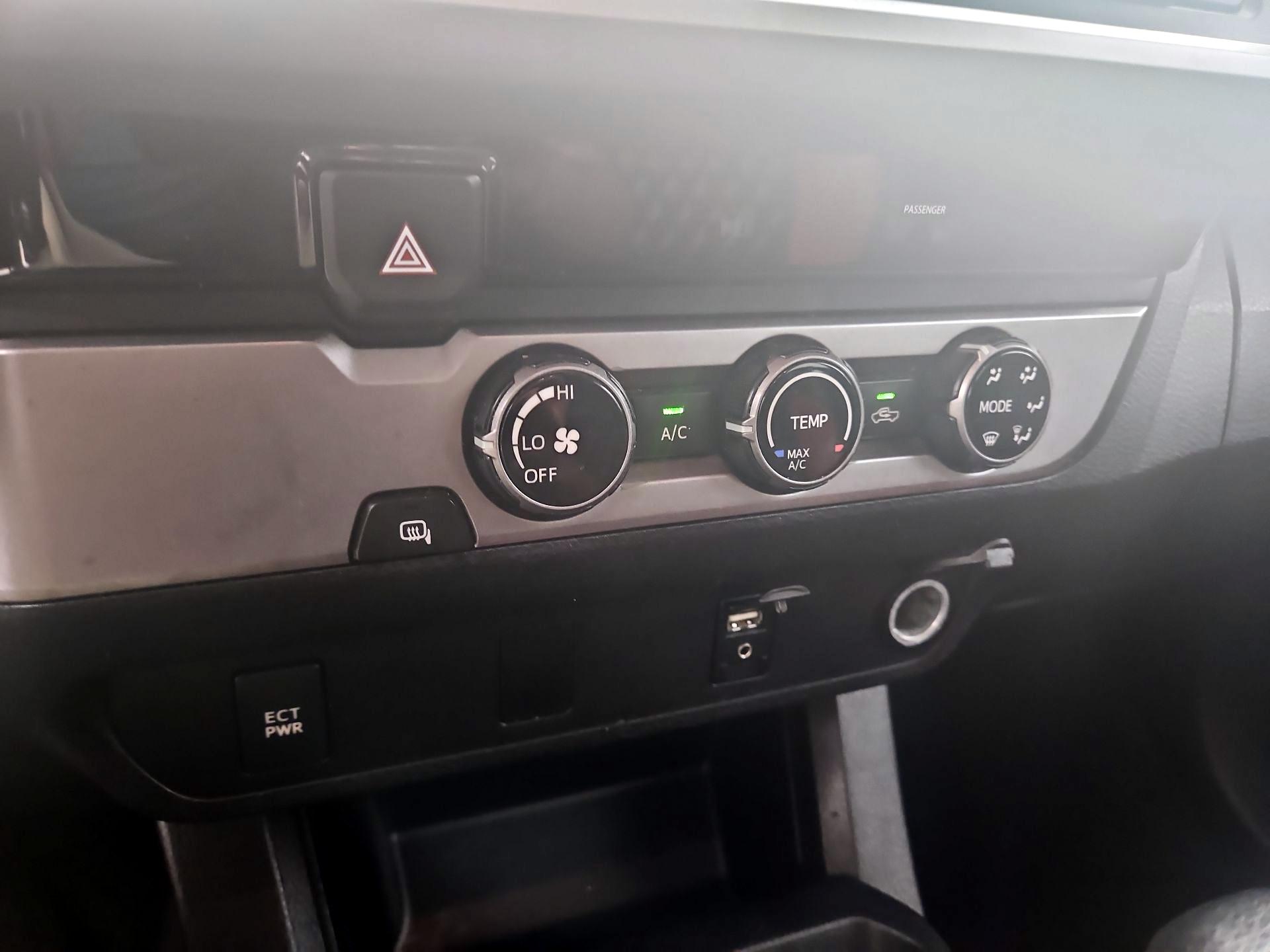 Thumbnail: 2016 Toyota Tacoma - 16