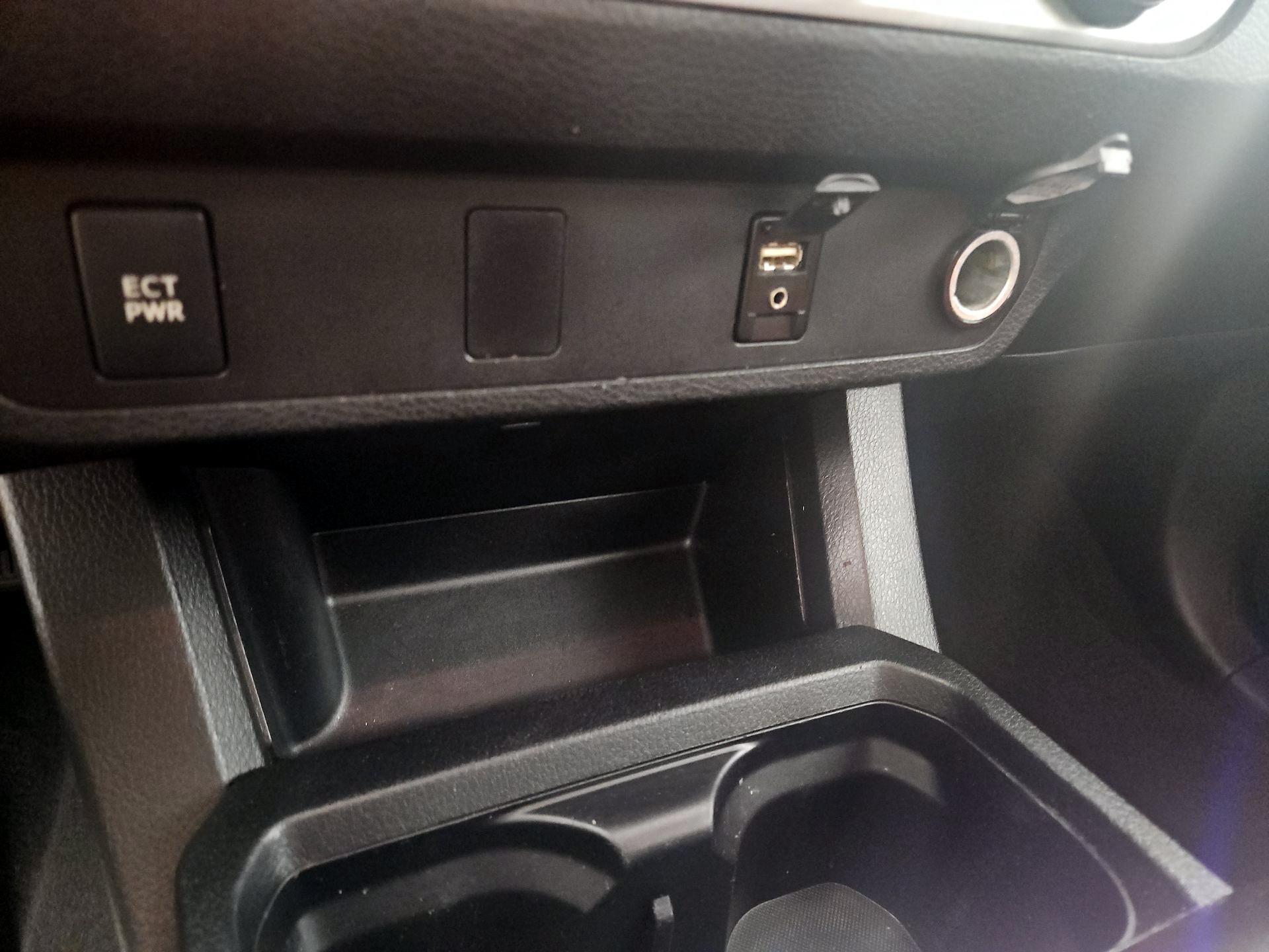 Thumbnail: 2016 Toyota Tacoma - 18