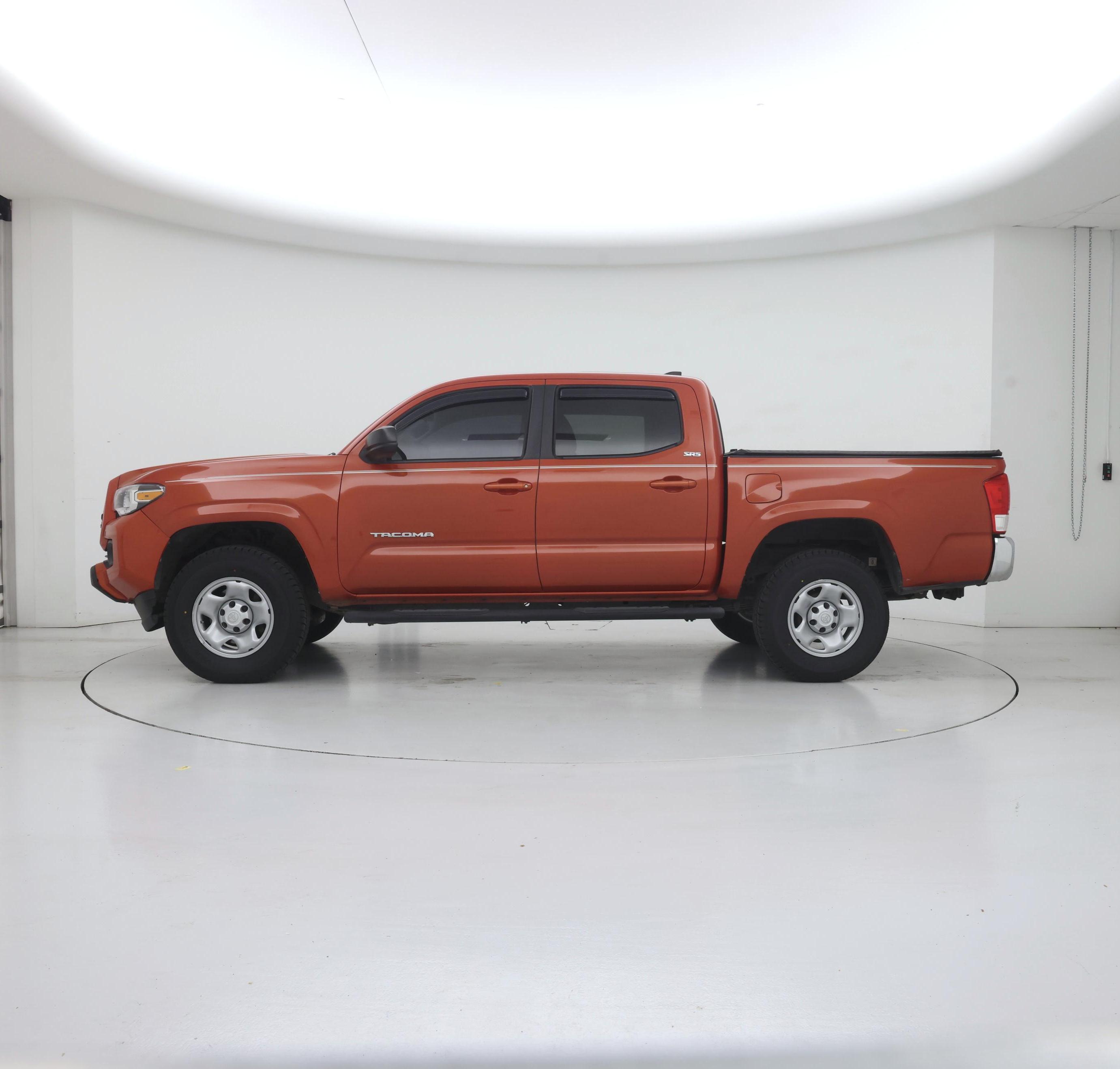 Thumbnail: 2016 Toyota Tacoma - 3