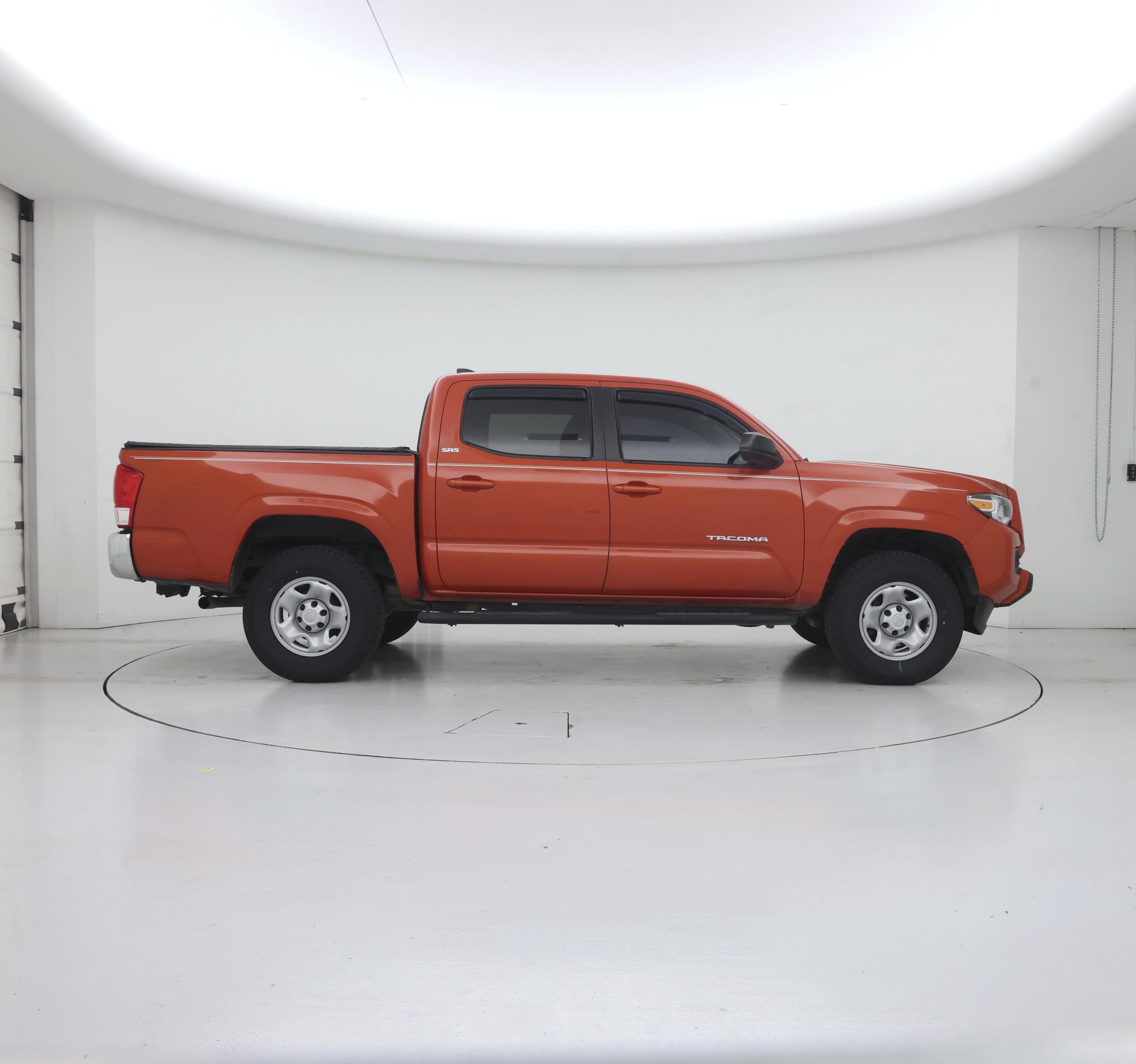 Thumbnail: 2016 Toyota Tacoma - 7