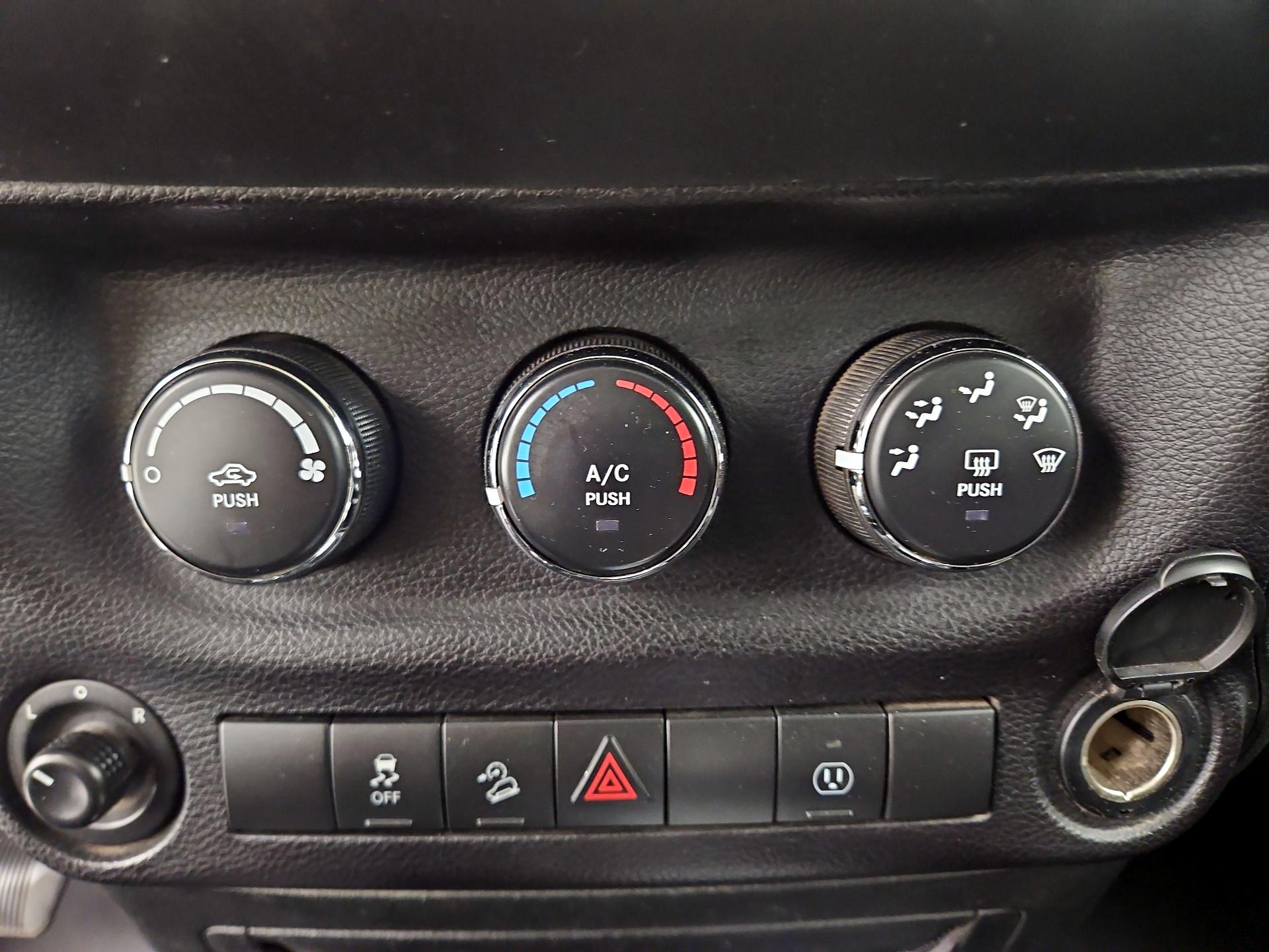Thumbnail: 2018 Jeep Wrangler - 15